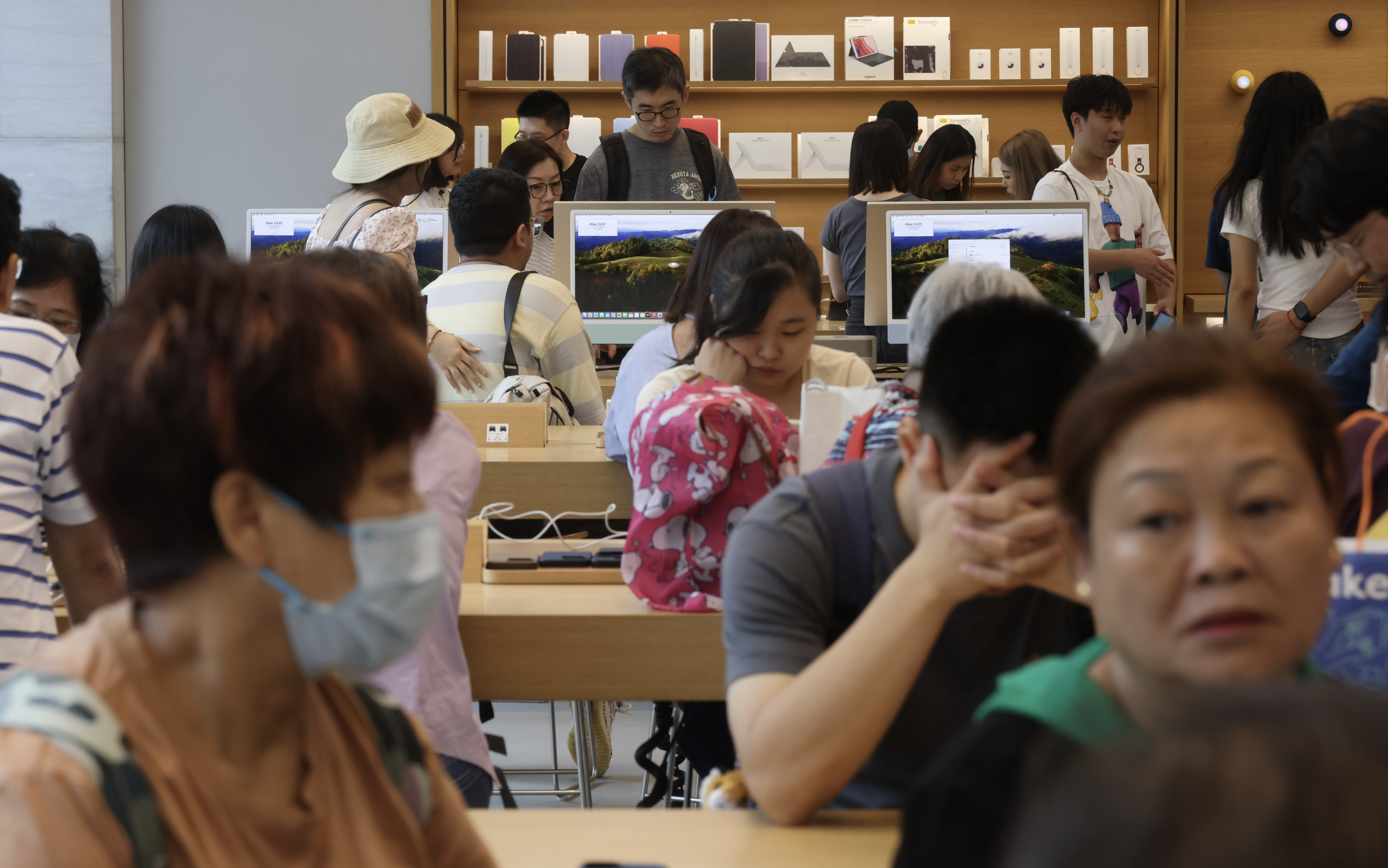 Apple changes China app store guidelines as regulatory scrutiny mounts. Photo: SCMP/Jonathan Wong