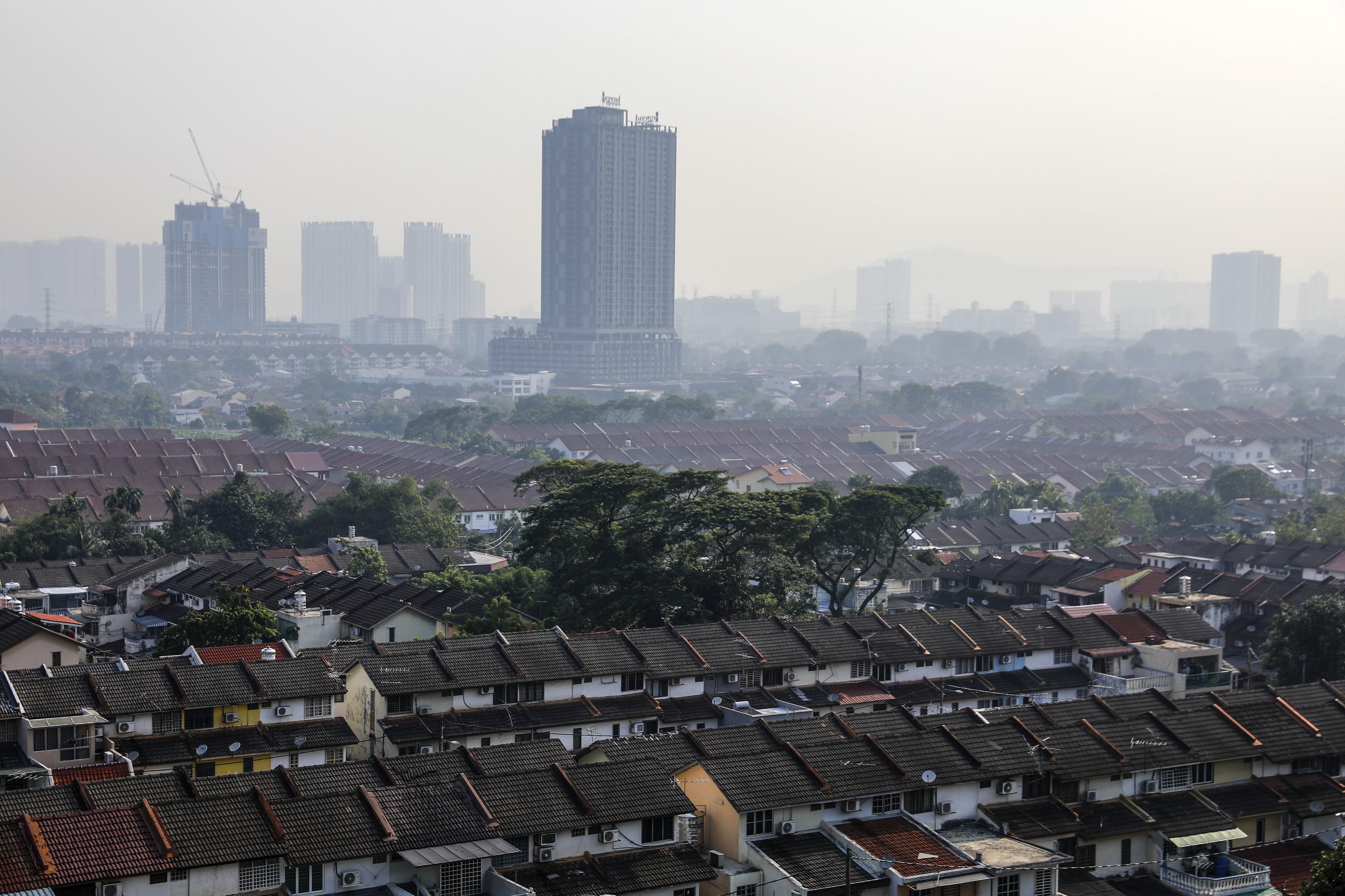 A residential area affected by haze in Kuala Lumpur, Malaysia, on Friday. Photo: EPA-EFE