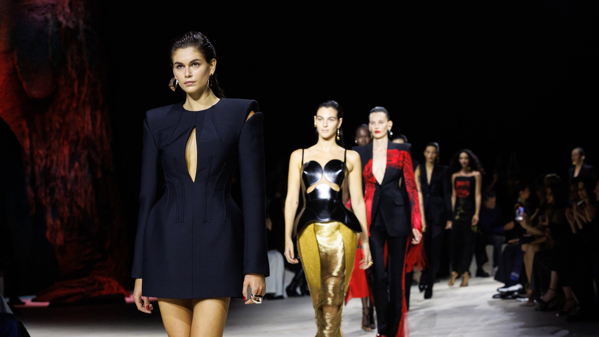 See the Hottest Moments from Paris Fashion Week