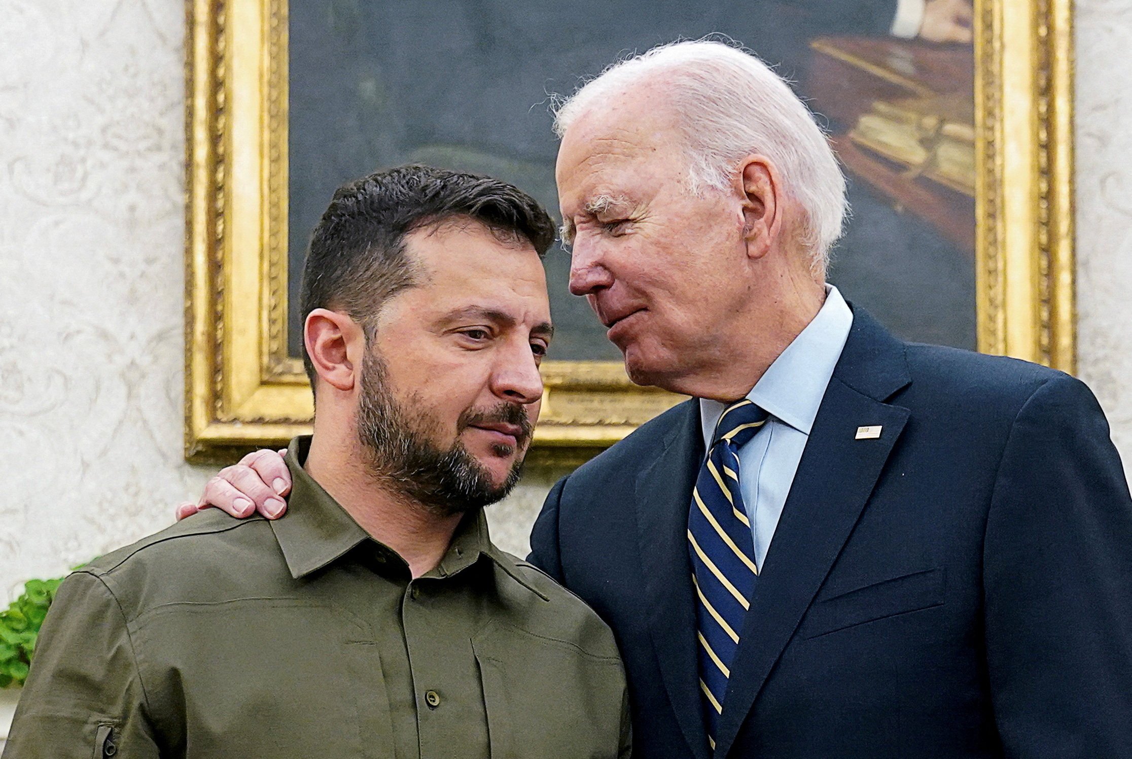 FILE PHOTO: Ukrainian President Volodymyr Zelenskiy is embraced by U.S. President Joe Biden in the Oval Office of the White House in Washington, September 21, 2023. REUTERS/Kevin Lamarque/File Photo