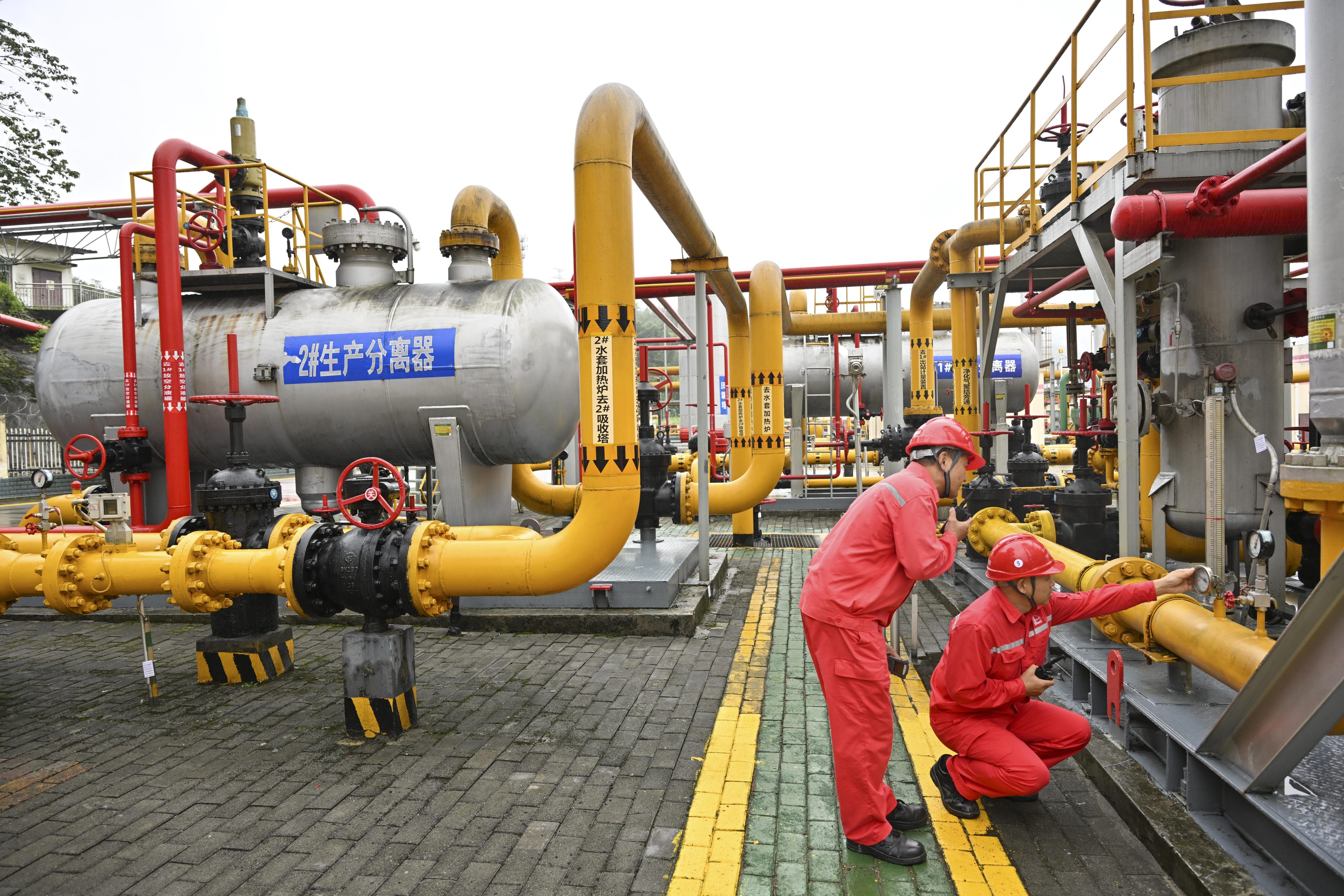 Sinopec technicians check equipment at a gas gathering and transmission station in Chongqing, China. The company is one of three Chinese oil and gas firms sanctioned by the Ukraine government for dealing with Russia. Photo: Xinhua