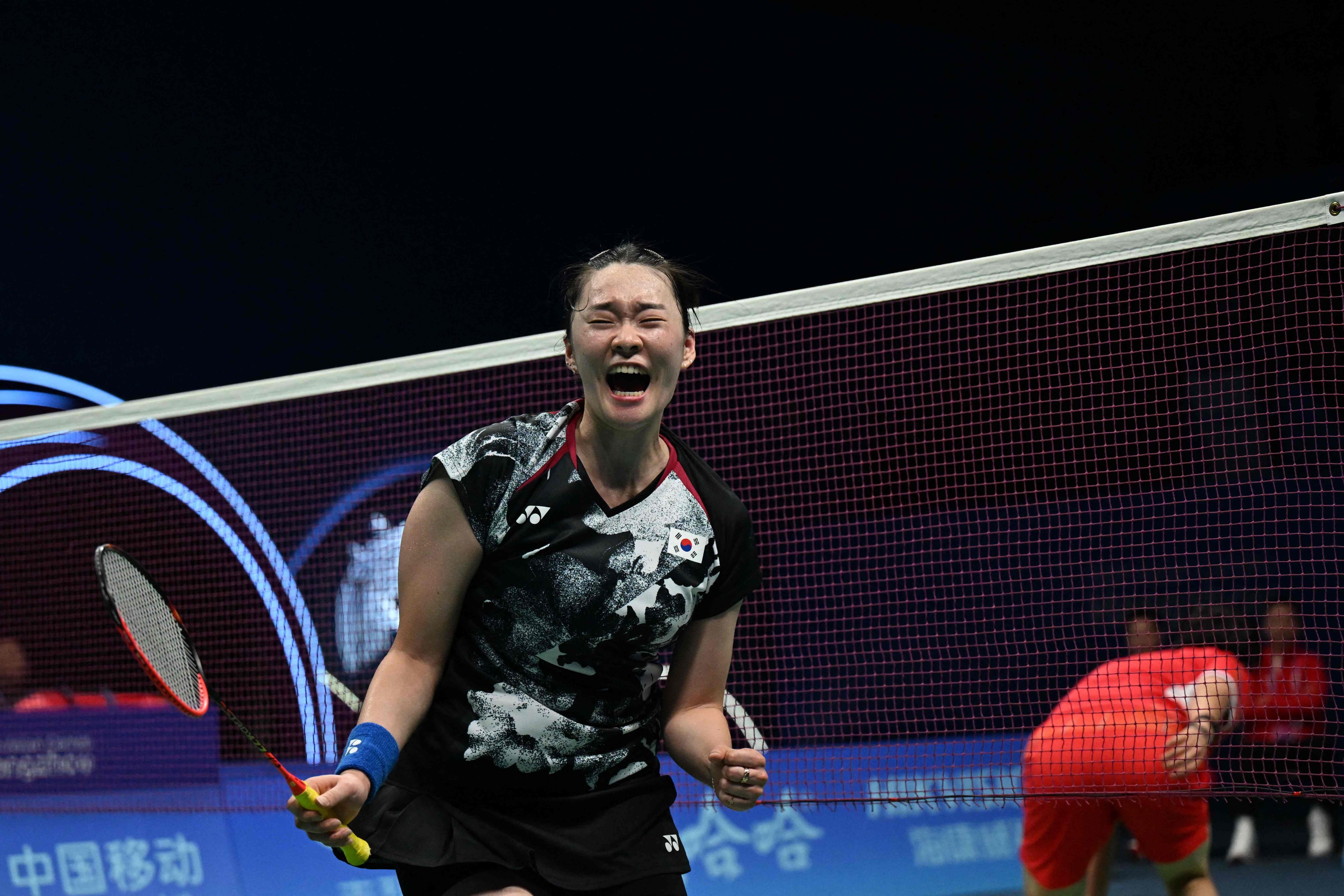South Korea’s Kim Ga-eun reacts after beating China’s He Bingjiao to secure gold in the women’s team badminton final at the Asian Games in Hangzhou. Photo: AFP