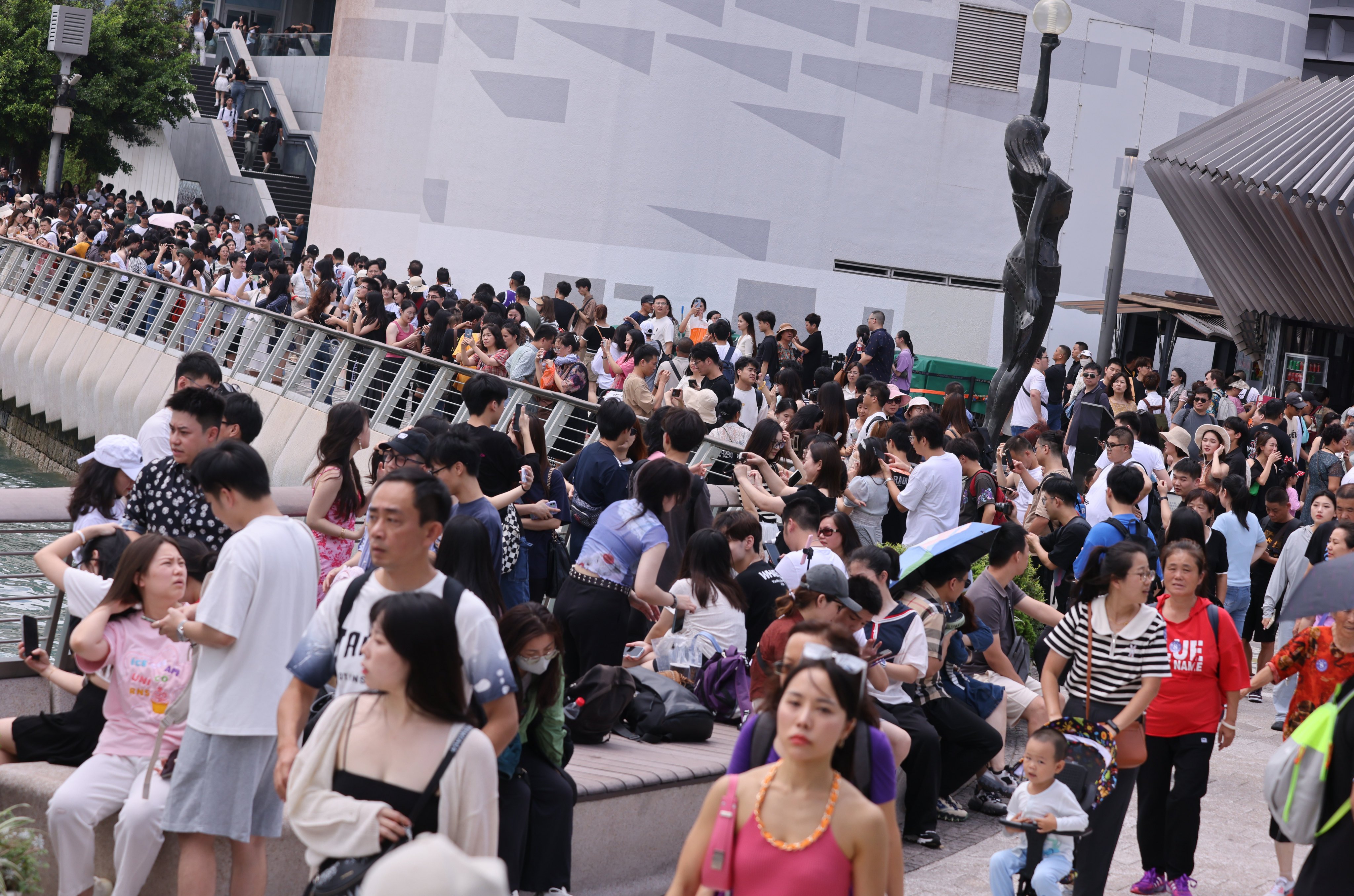 Tourists at the Avenue of Stars at Victoria Harbour in Tsim Sha Tsui on October 2 during the Golden Week holiday period. Arrivals by mainland tourists are recovering, but Western tourists have been slow to return in the wake of travel restrictions being lifted. Photo: May Tse