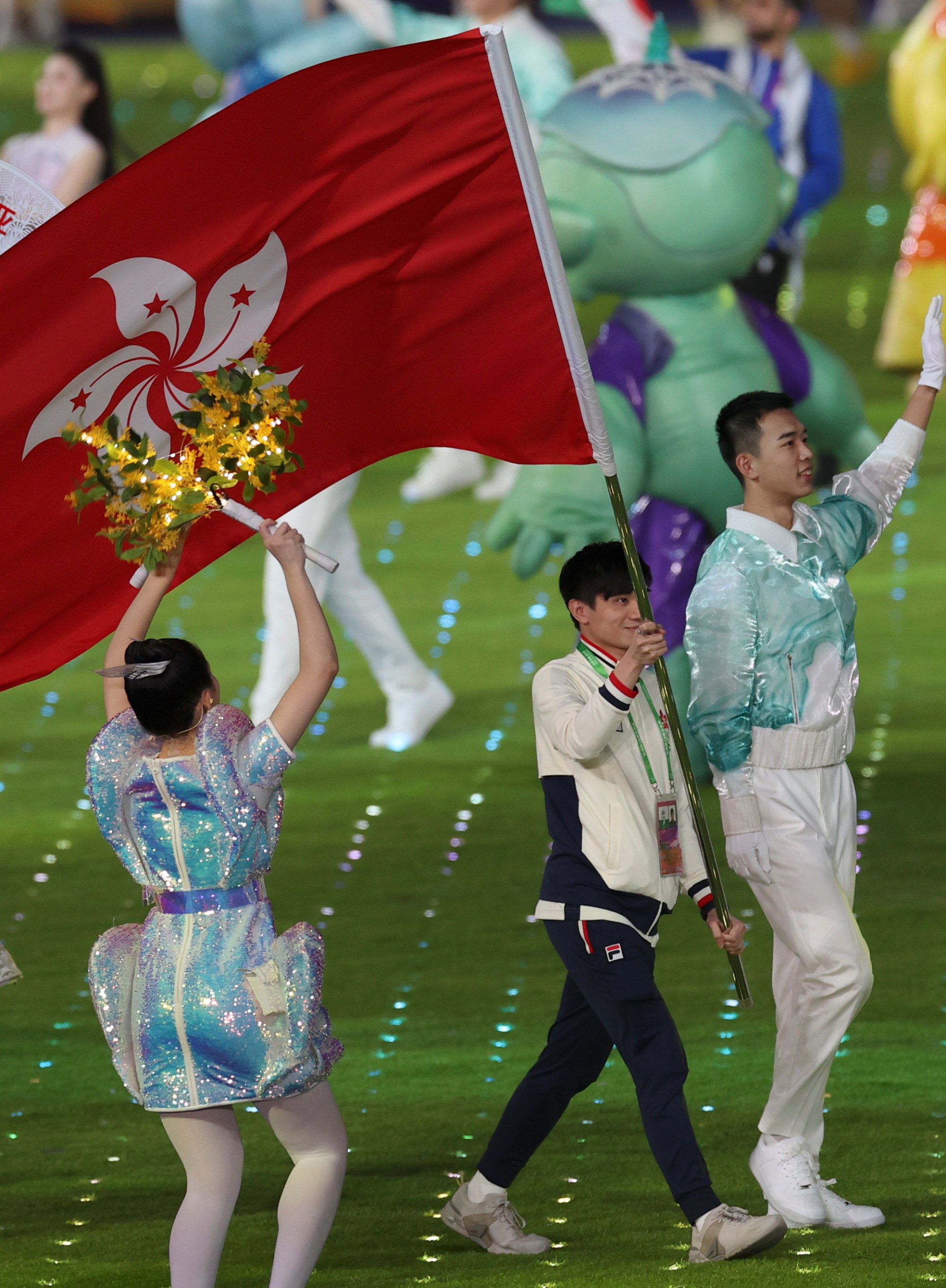 Flag bearer Wong Hok-him leads the Hong Kong delegation at the closing ceremony of the Hangzhou Asian Games. Photo: Xinhua