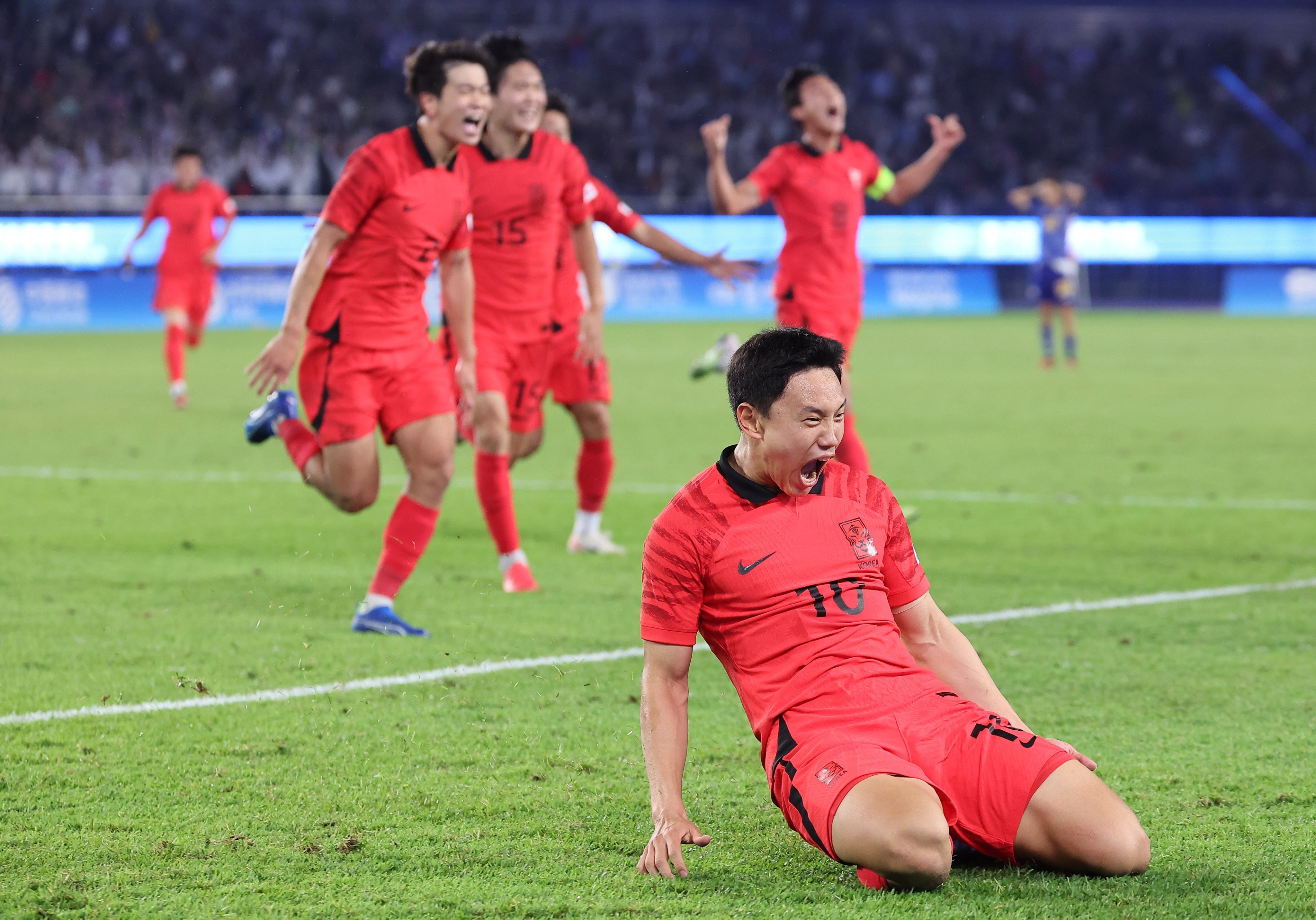 Cho Young-wook celebrates his goal that put South Korea in front against Japan. Photo: EPA-EFE