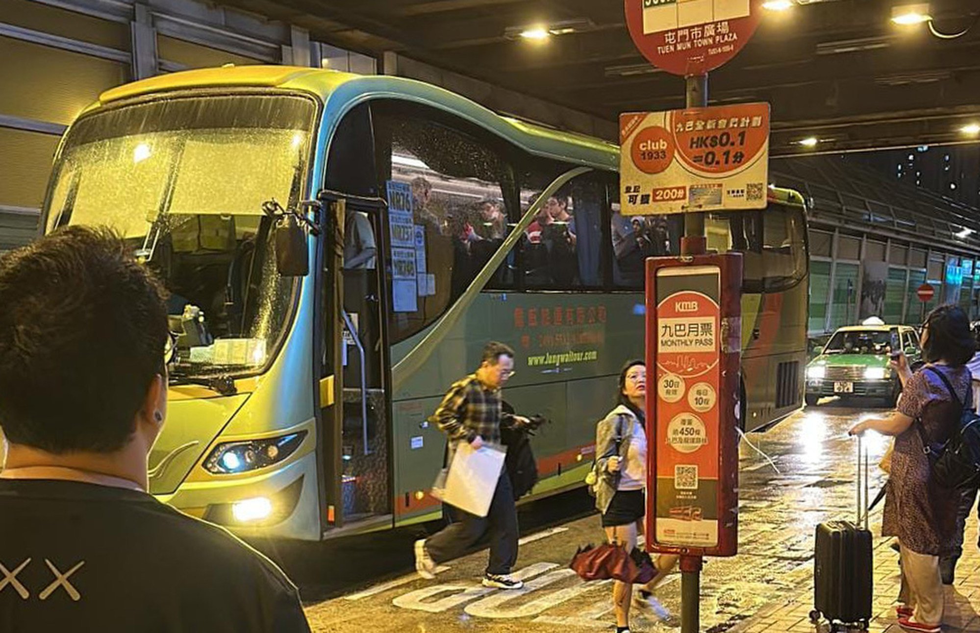 Hong Kong Coach Operator Driven To Help After Hundreds Of People Stranded At Mtr Station As