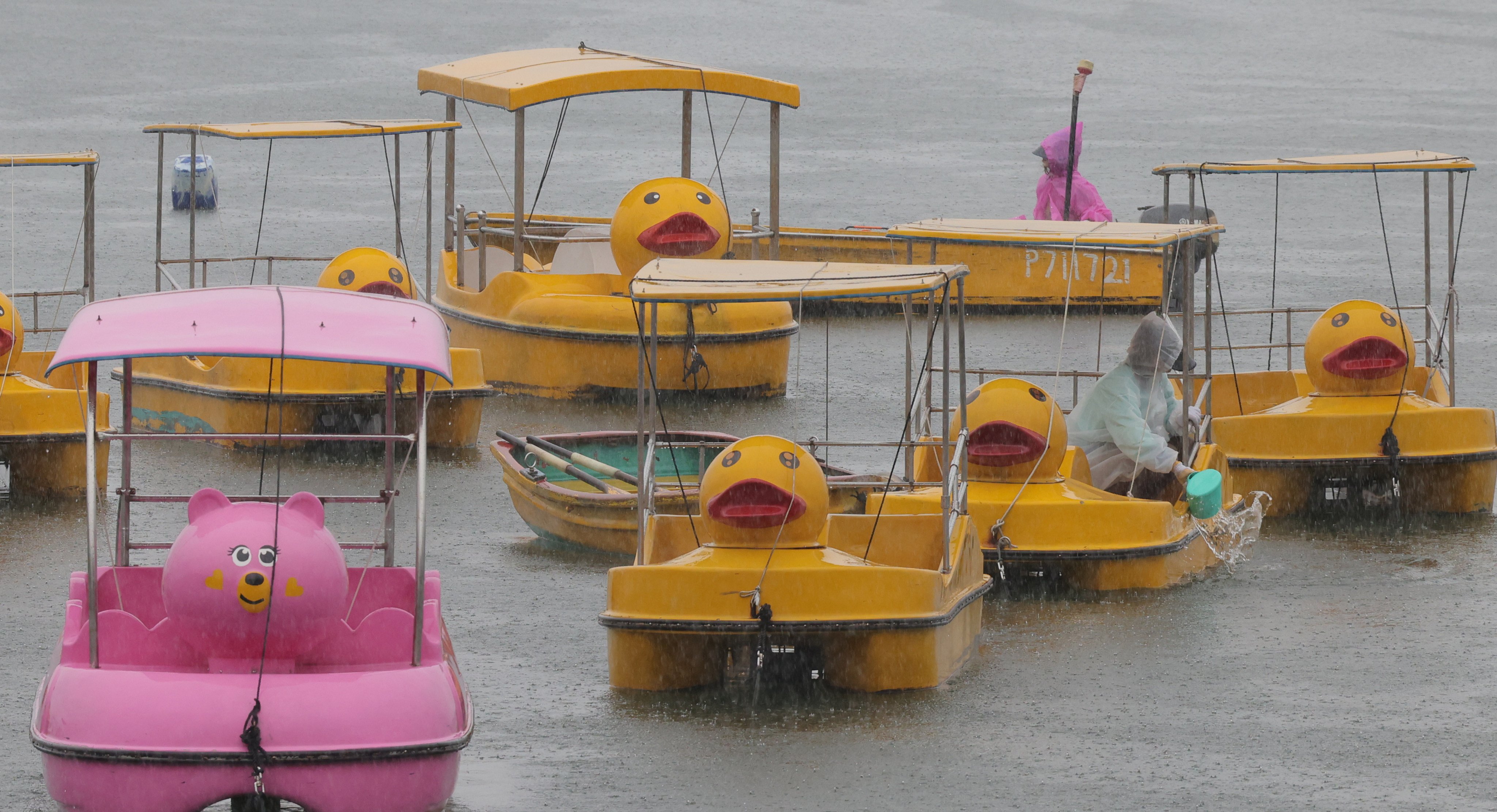 Boaters handle pedal boats moored at the pier in Tai Mei Tuk as Typhoon Koinu hit Hong Kong on October 9. Photo: Jelly Tse