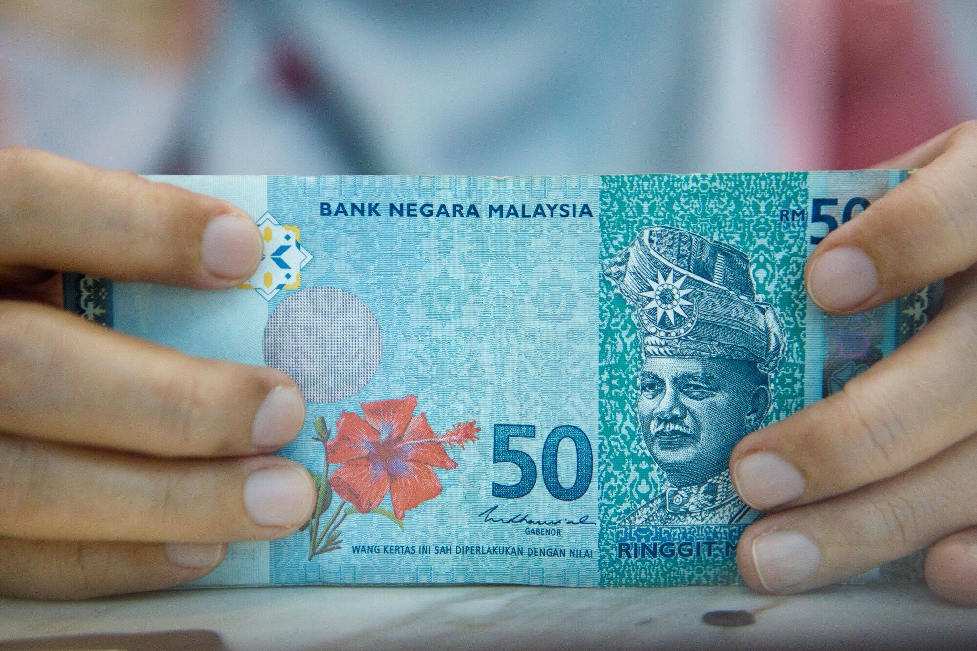 Malaysian fifty ringgit banknotes. Malaysia’s parliament just approved a law to better manage government funds. Photo: Bloomberg