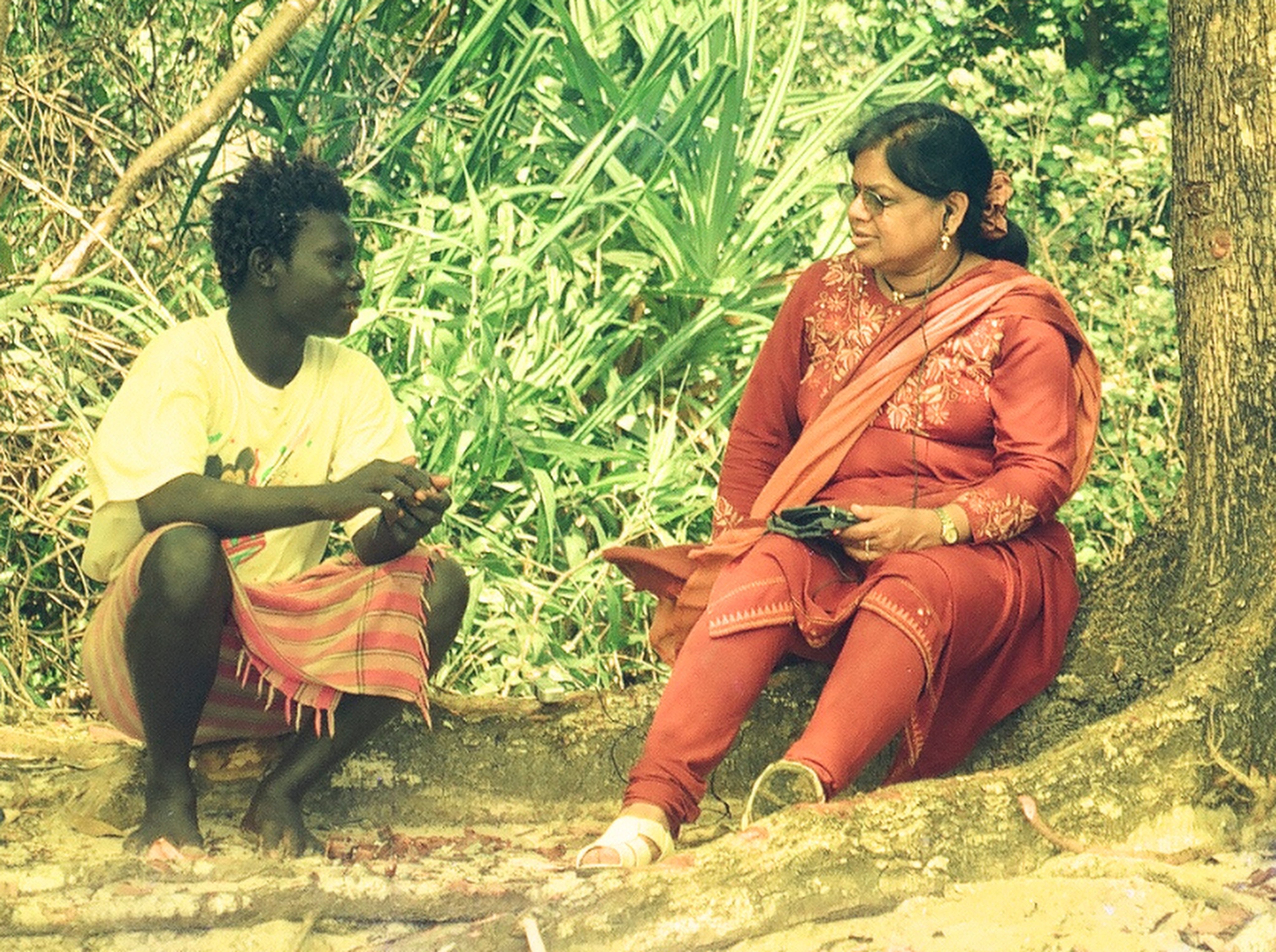 Anvita Abbi chatting with a young Great Andamanese man Photo: Anvita Abbi