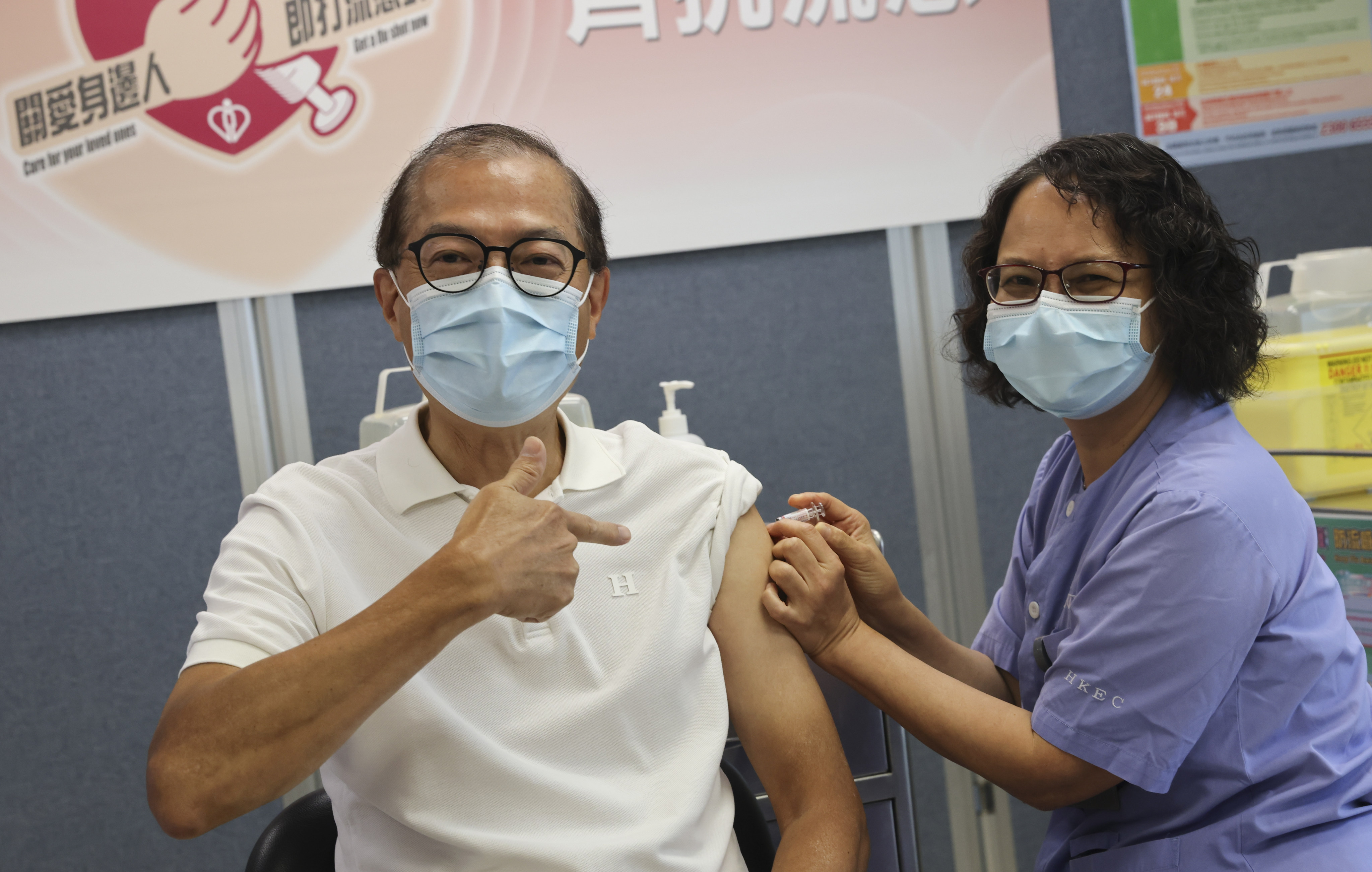 Hong Kong Health Secretary Lo Chung-mau receives his seasonal influenza vaccination at the Sai Wan Ho General Out-patient Clinic. Photo: Yik Yeung-man