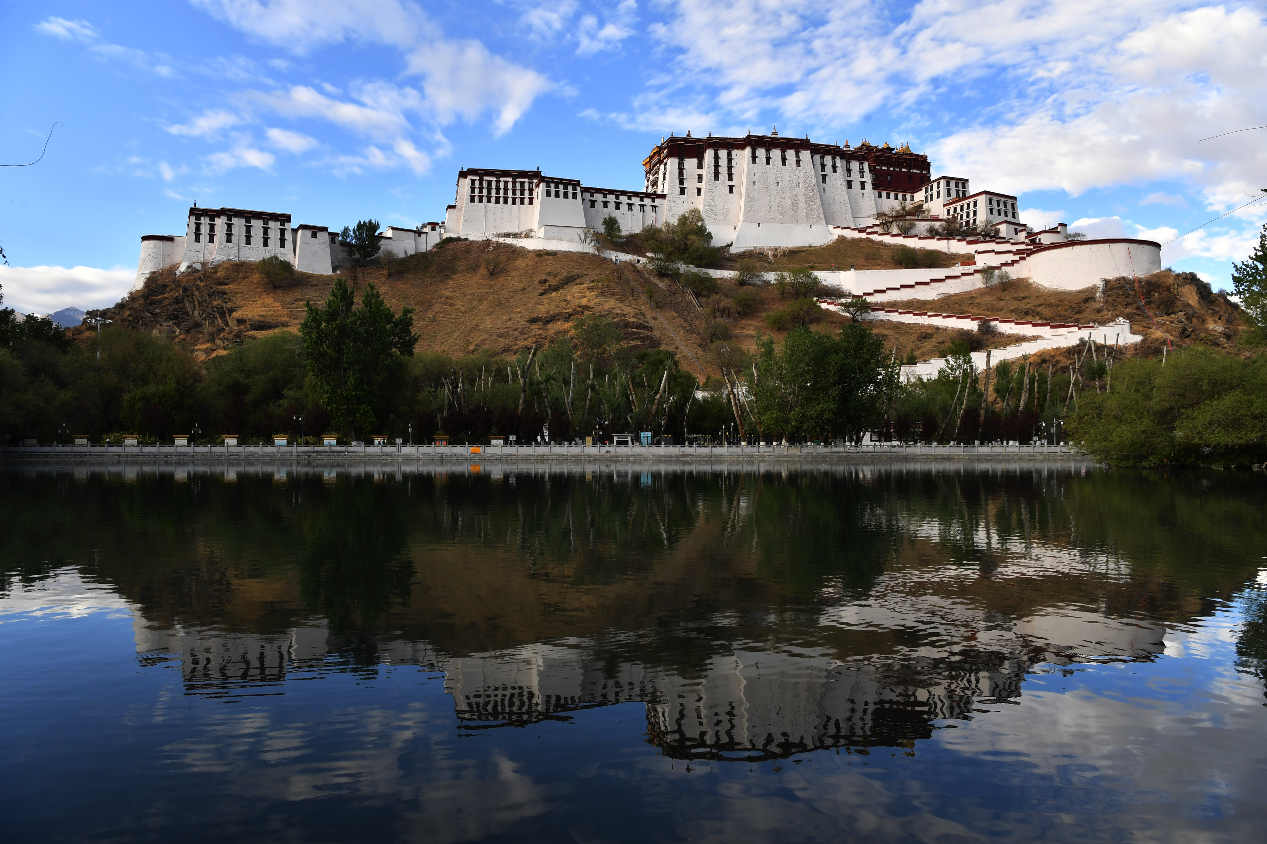 An order to overhaul the English translations of all product names and details referring to “Tibet” appeared in a notice issued by the e-commerce platform Weidian on Wednesday. Photo: Xinhua

