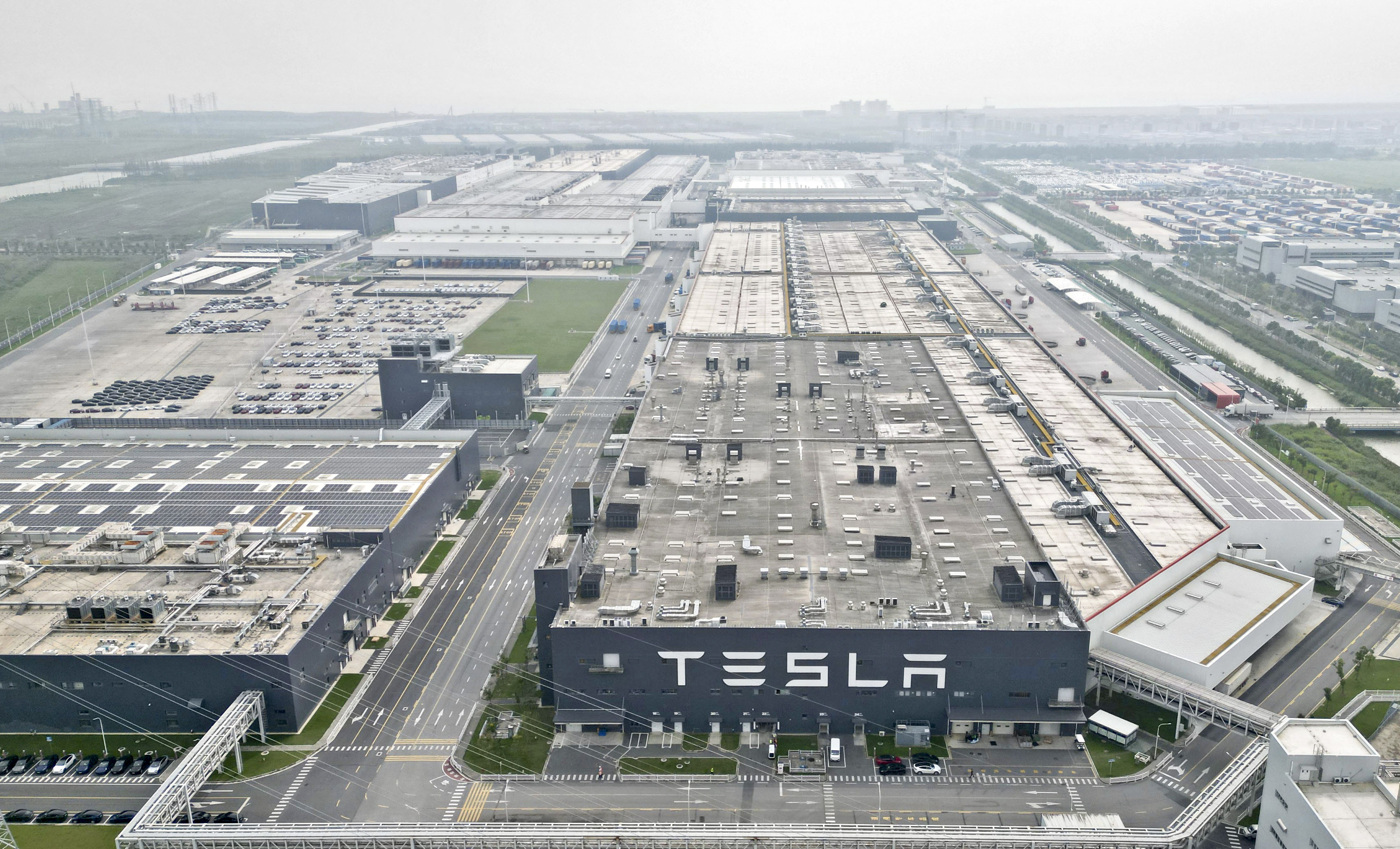 An aerial photo of Tesla’s Shanghai gigafactory seen on September 26, 2023. Photo: Xinhua