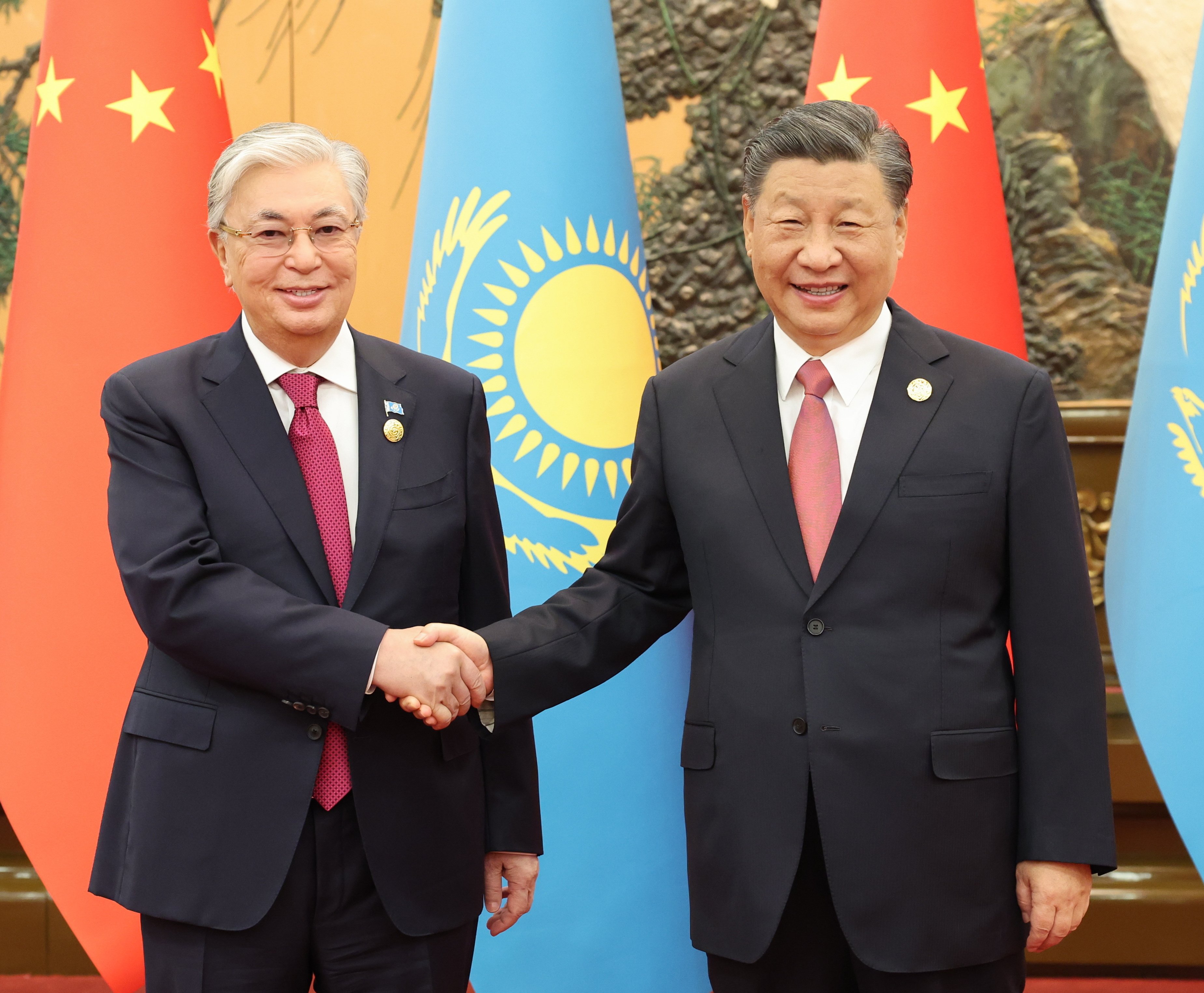 Chinese President Xi Jinping pictured with his Kazakh counterpart Kassym-Jomart Tokayev. Photo:  EPA-EFF