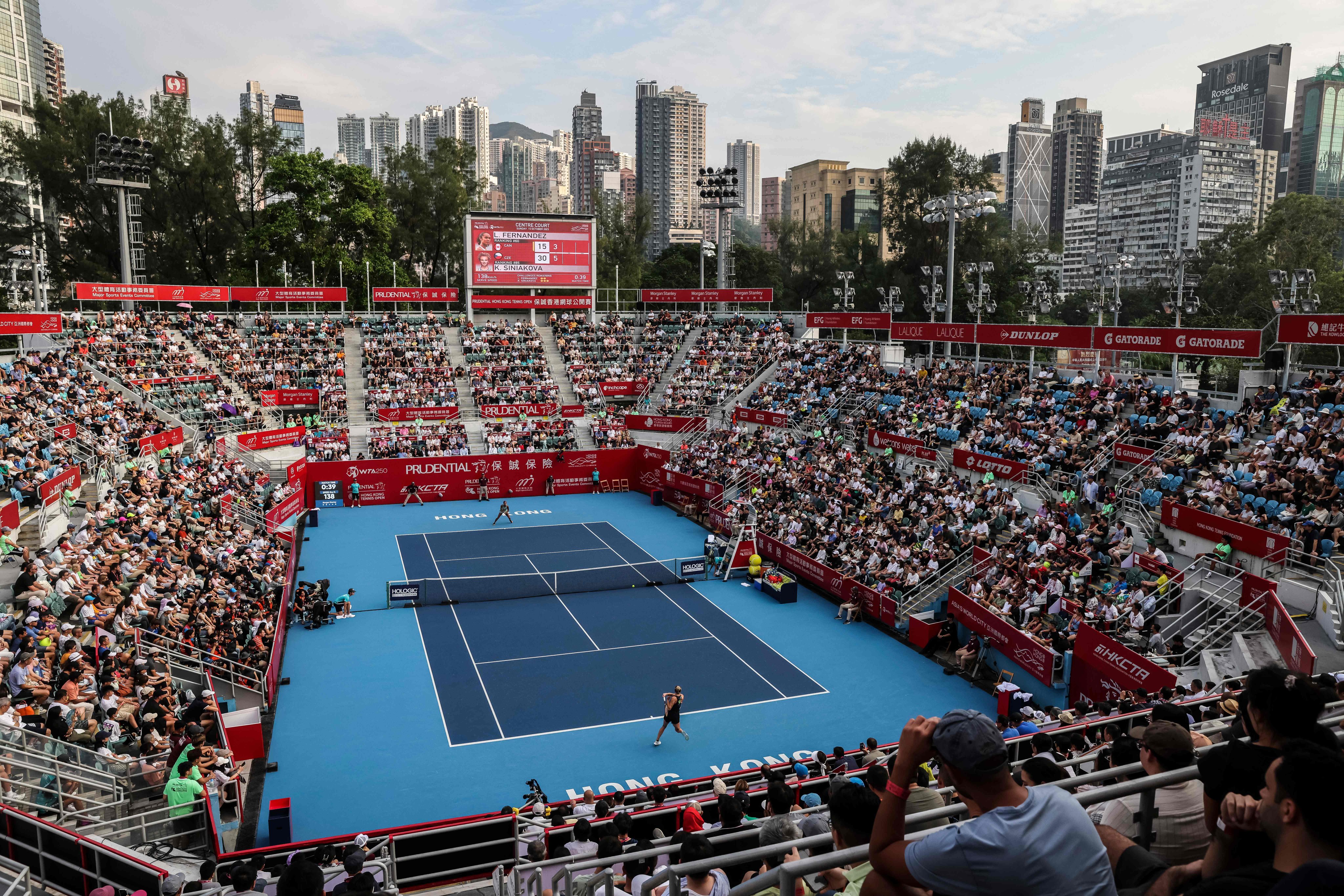 A bumper crowd watches the 2023 Hong Kong Tennis Open final at Victoria Park Tennis Stadium. Photo: AFP