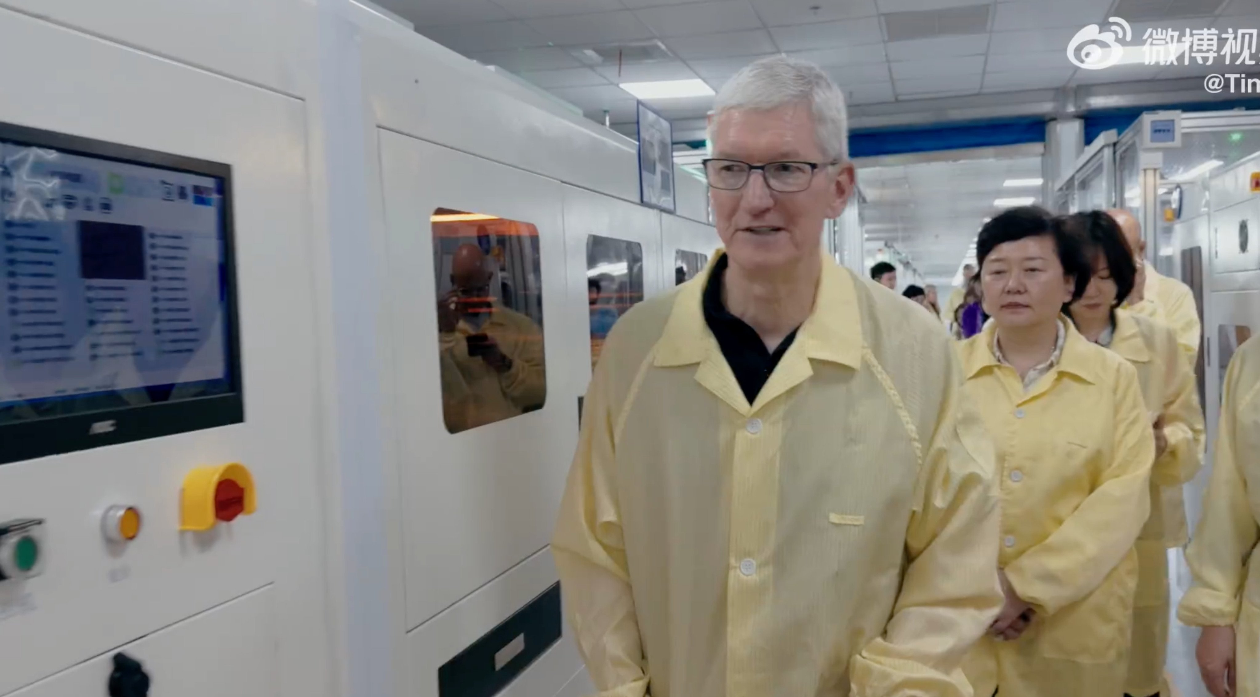 Apple chief executive Tim Cook tours a factory of Chinese supplier Luxshare Precision Industry Co in eastern Zhejiang province on October 18, 2023. Photo: Weibo