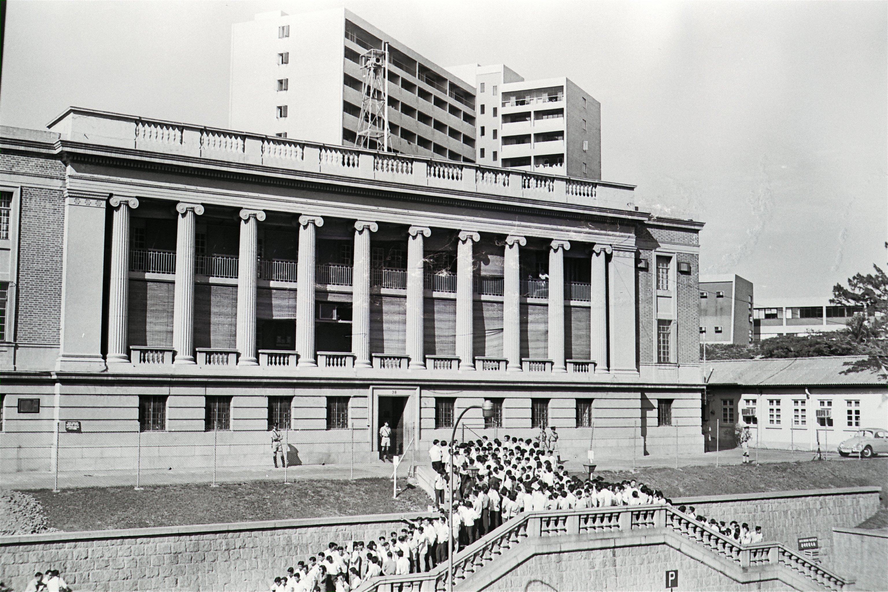 In 1962, a judge at  Kowloon District Court (above) heard a man convicted of larceny and robbery ask to be hanged rather than sent to jail. Photo: SCMP