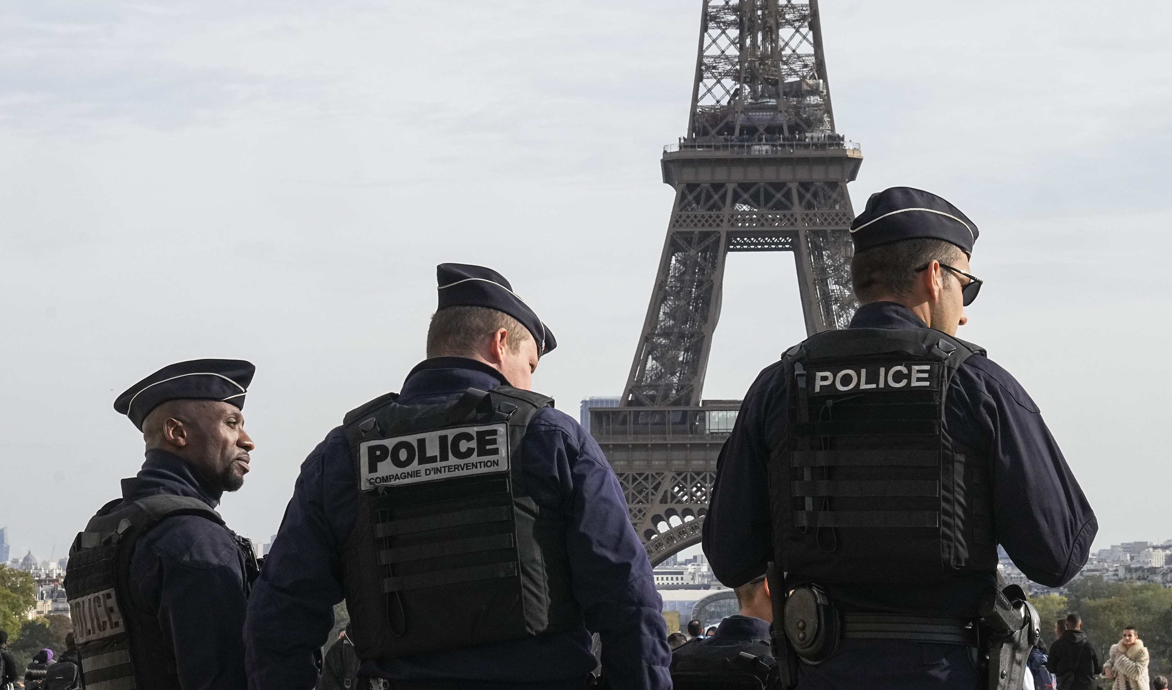 Police officers patrol the Trocadero plaza near the Eiffel Tower in Paris amid a rash of false alarms that forced the evacuation of 15 airports and the cancellation of 130 flights. Photo: AP