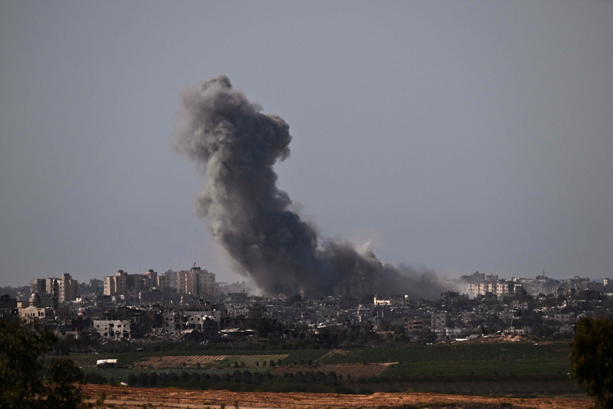 Israel-Gaza war: Hamas releases US hostages Judith and Natalie Raanan