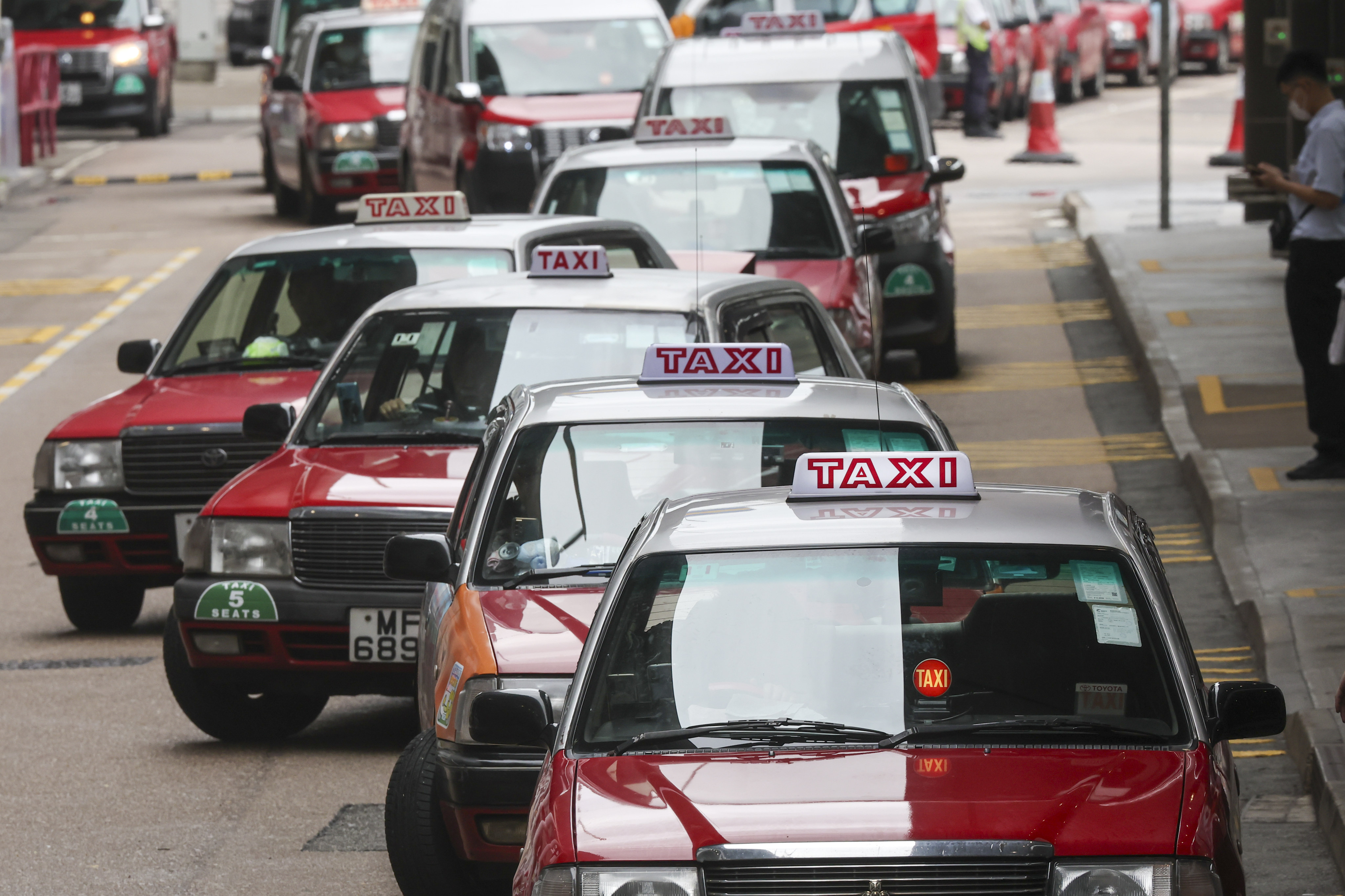 The Hong Kong government hopes to create a taxi fleet regime that will improve industry service standards. Photo: Edmond So