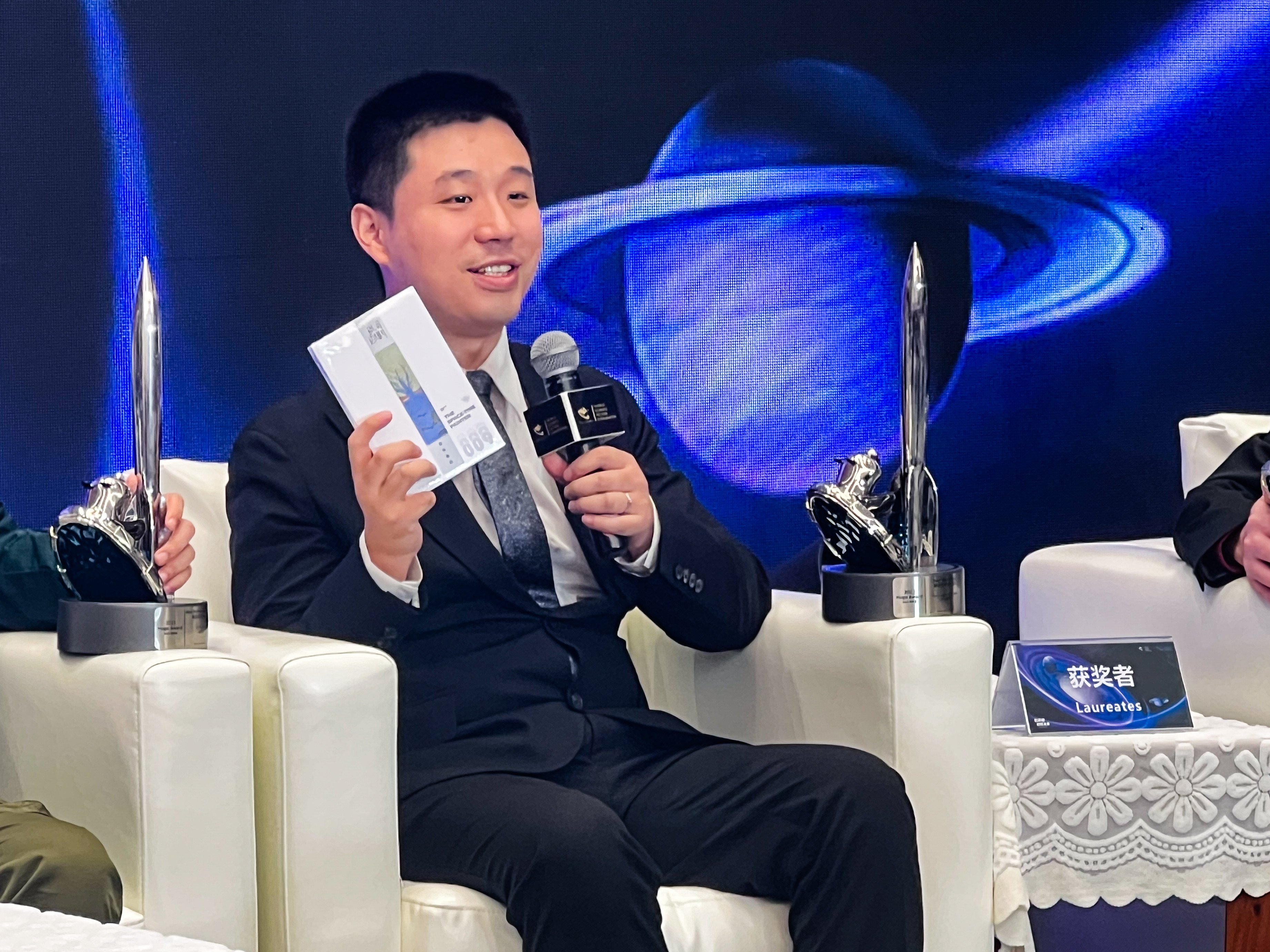 By day, Hugo Award-winning Chinese author Hai Ya is a financial services worker in the southern city of Shenzhen. Photo: Xinhua