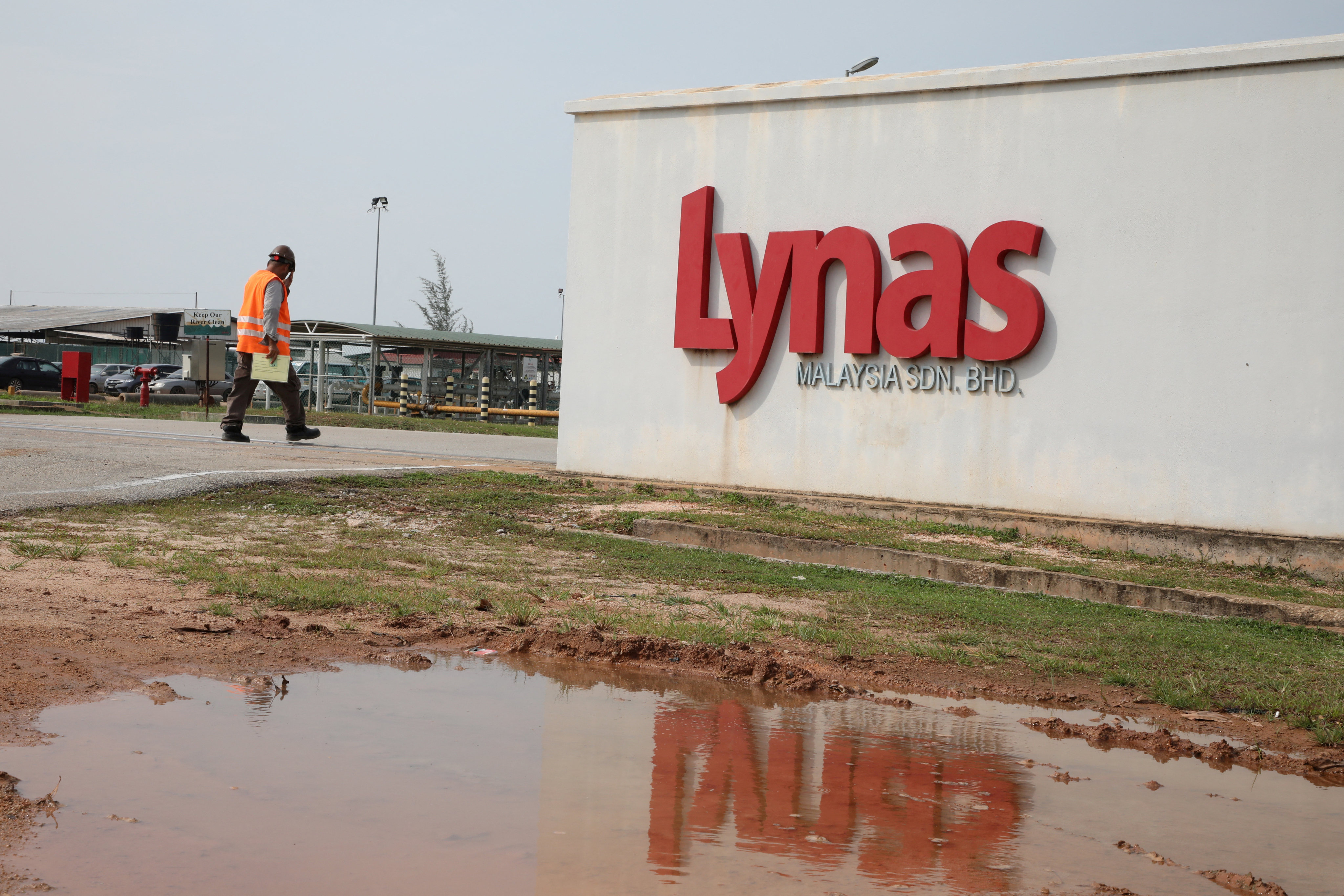 Malaysia amended the operating license of Australian firm Lynas to import raw materials containing natural radioactive material and process rare earths until March 2026. Photo: Reuters