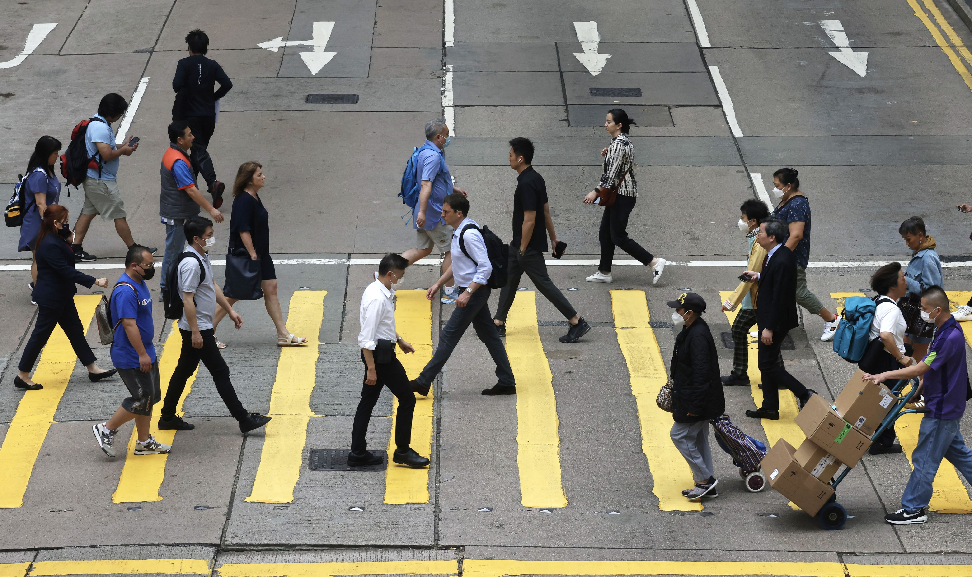 Hong Kong lost 210,000 workers between early 2019 and the end of 2022. Photo: Jonathan Wong