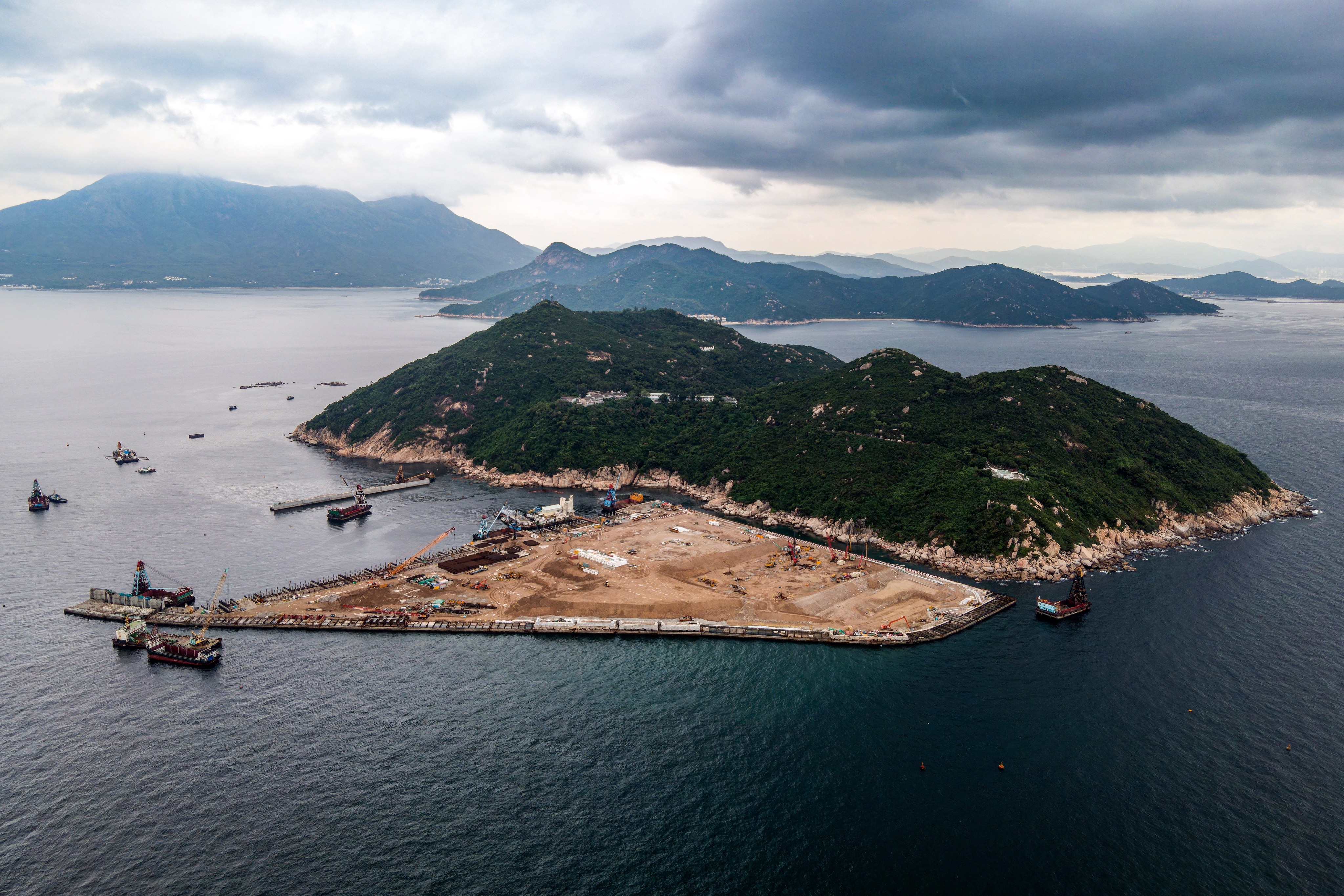 Thirteen suspected illegal immigrants are stranded on Shek Kwu Chau, police have said. Photo: Shutterstock Images