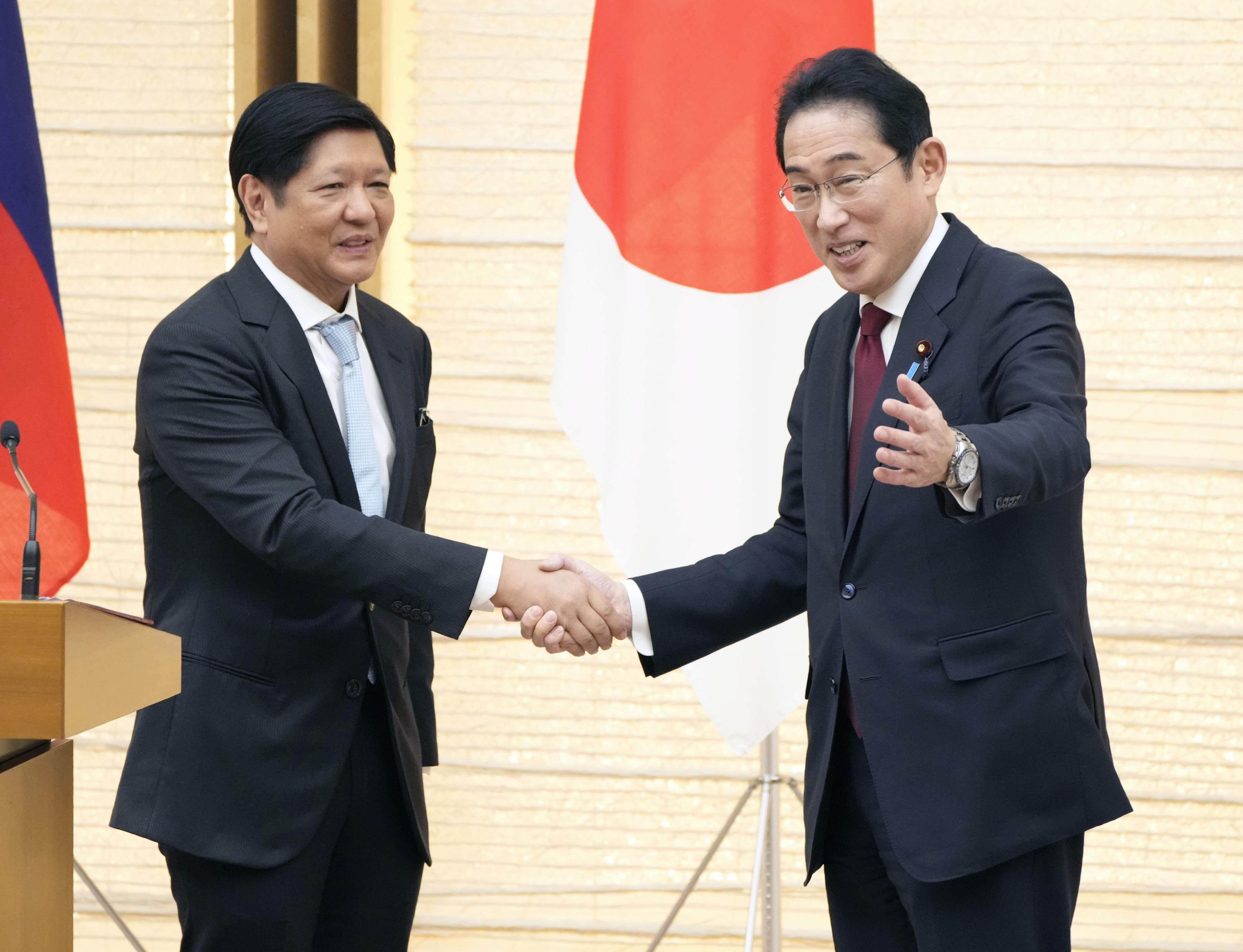 Japanese Prime Minister Fumio Kishida with Philippine President Ferdinand Marcos Jr. following a joint press conference in Tokyo on February 9, 2023. Photo: Kyodo