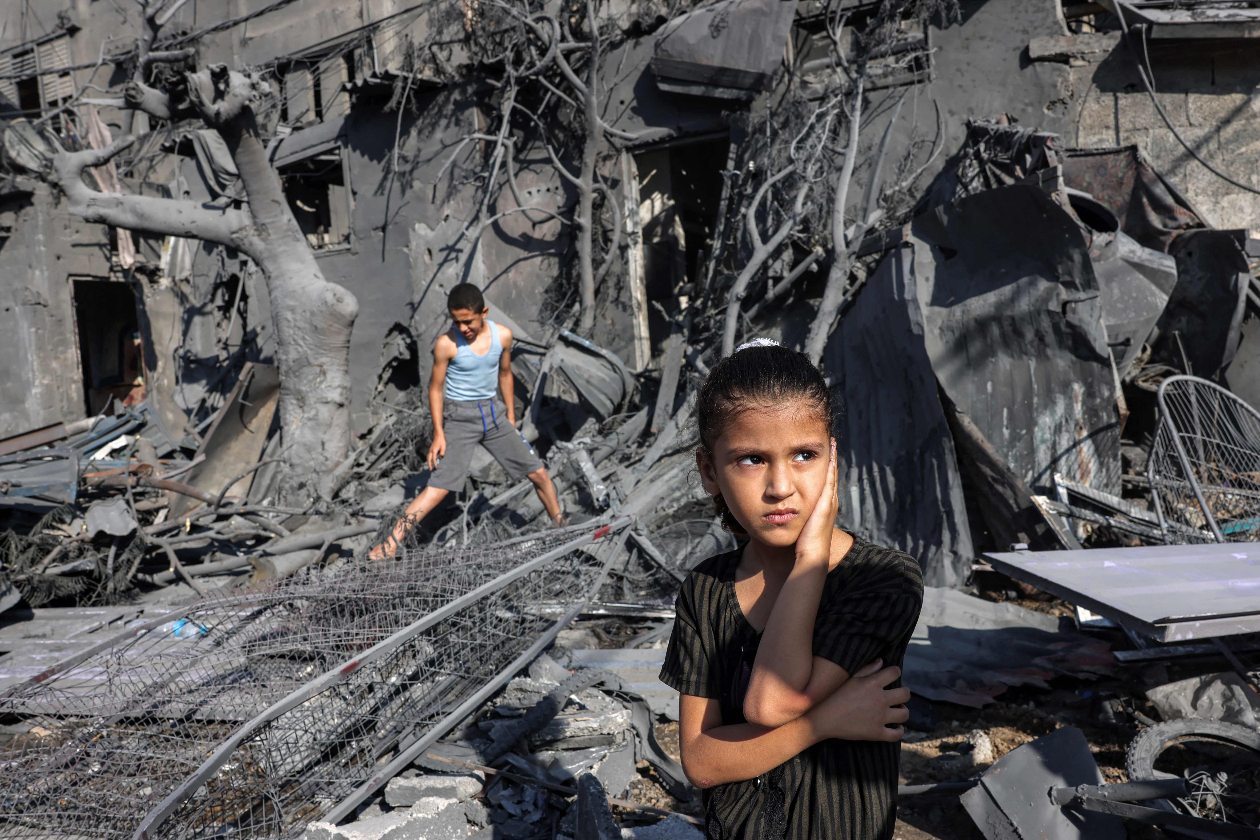 A girl stands outside a bombed building in Rafah in the southern Gaza Strip on October 31. Photo: AFP