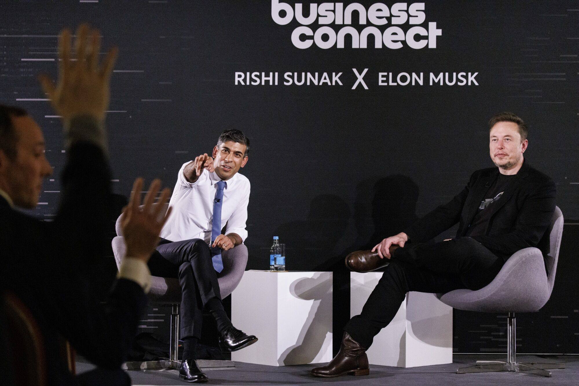 UK prime minister Rishi Sunak takes a question during a fireside discussion with Elon Musk on artificial intelligence, November 2, 2023, in London. Photo: EPA/Bloomberg