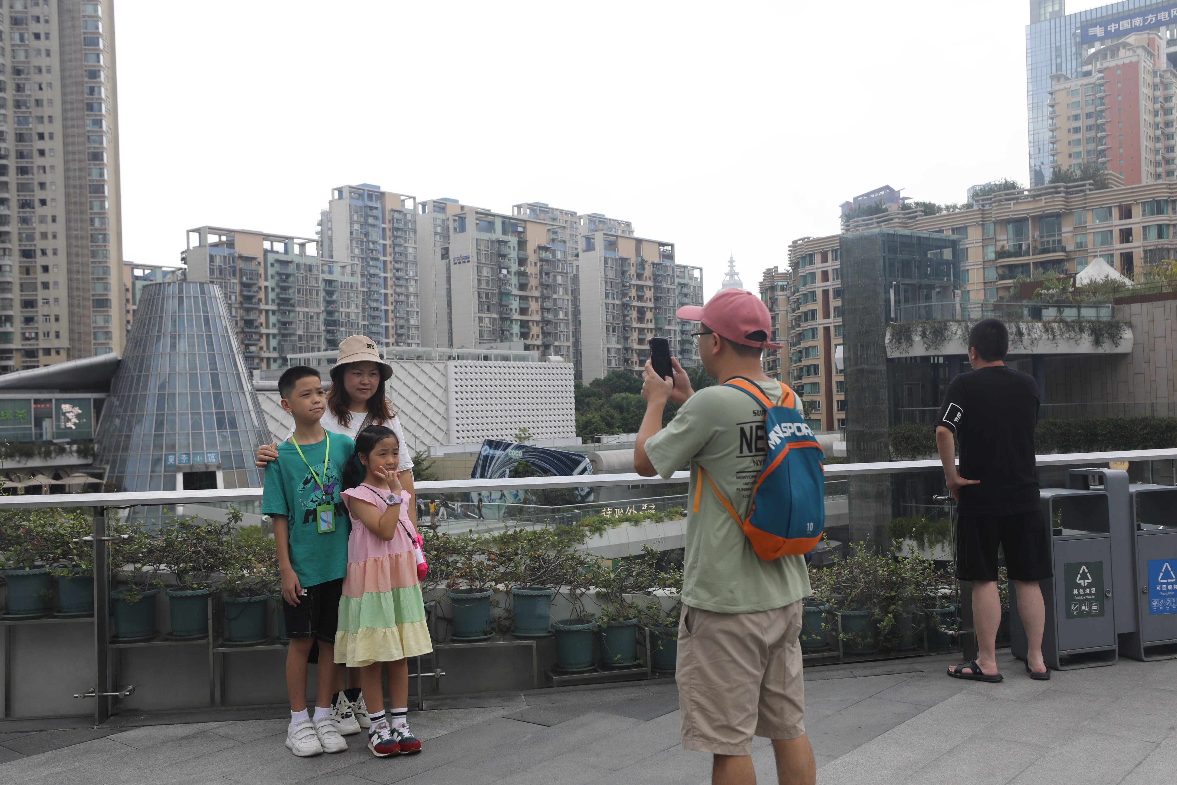 More Hongkongers are crossing the border into mainland China on short leisure trips. Photo: Xiaomei Chen
