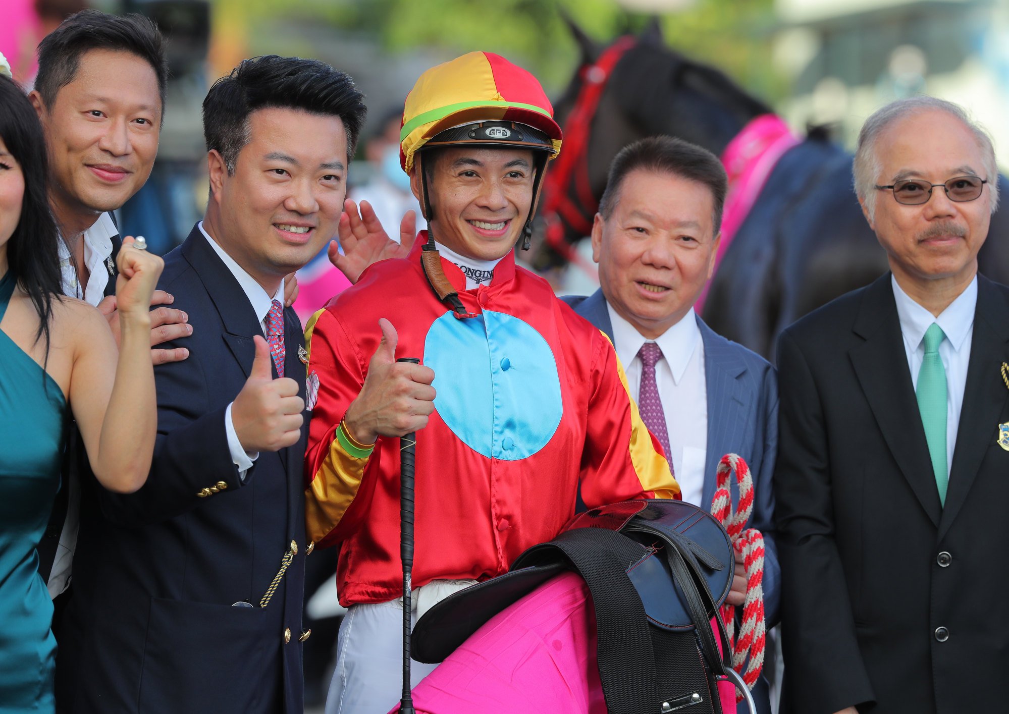 Derek Leung, Manfred Man and many delighted connections celebrate Encountered’s Ladies’ Purse victory.