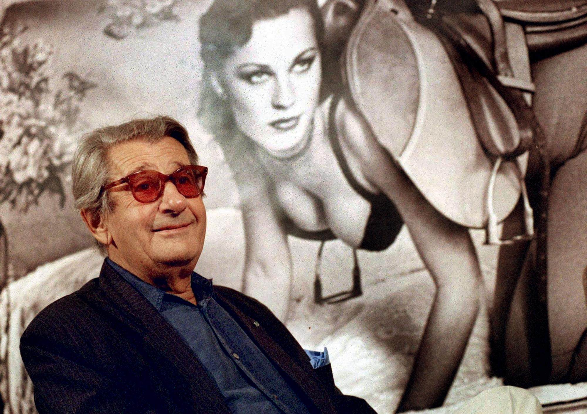 German-Australian photographer Helmut Newton poses in front of his “Saddle I, Paris, 1976” in Hamburg, Germany, on July 19, 2001. An exhibition celebrating his works is set to be held at the Marta Ortega Pérez Foundation in A Coruña, Spain. Photo: AFP