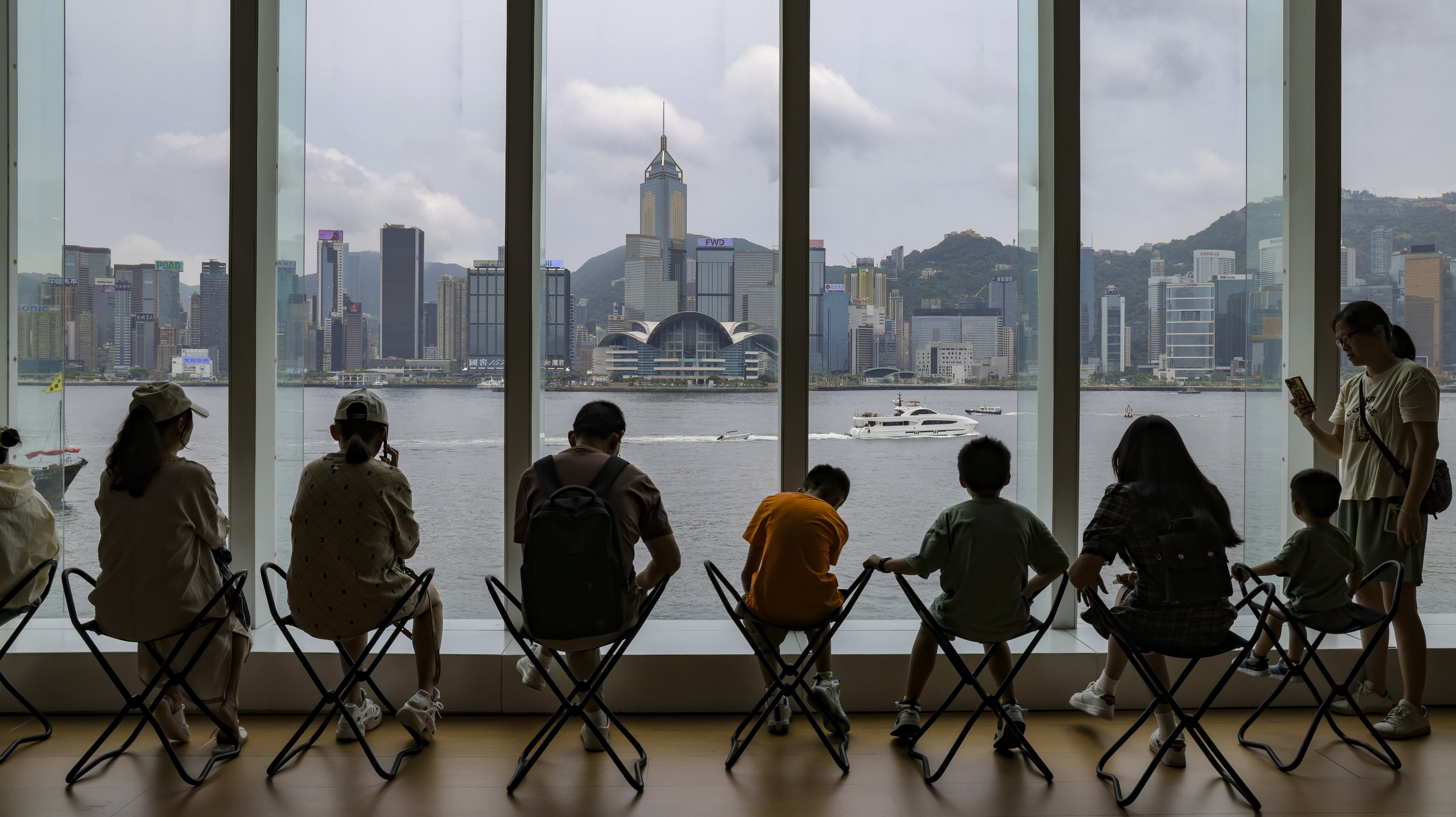 A view of Victoria Harbor from the window at the Hong Kong Museum of Arts in Tsim Sha Tsui. Photo: Jelly Tse