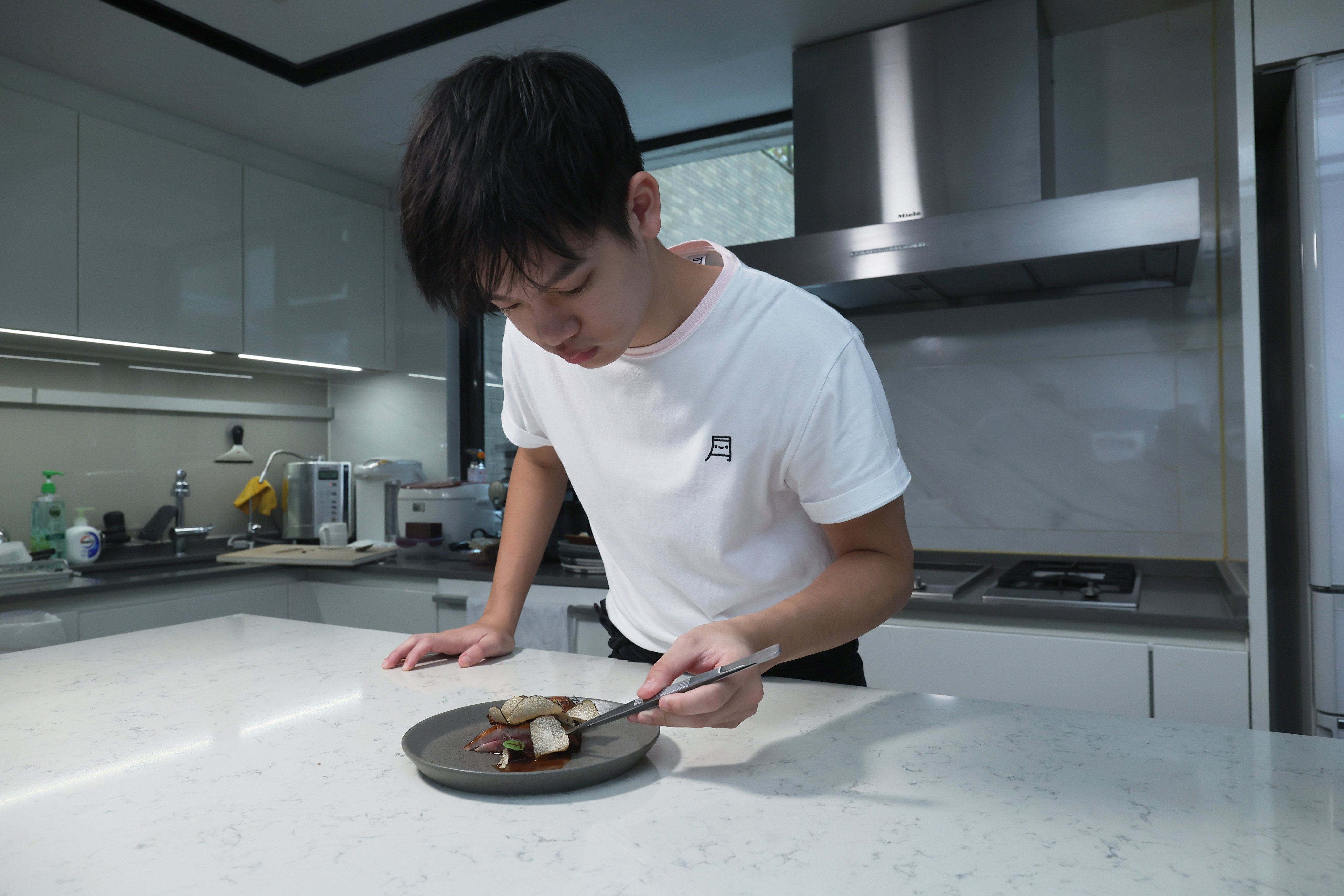 Andrew Wong cooks Drunken Quail at home in Tin Hau, Hong Kong. Photo: Edmond So