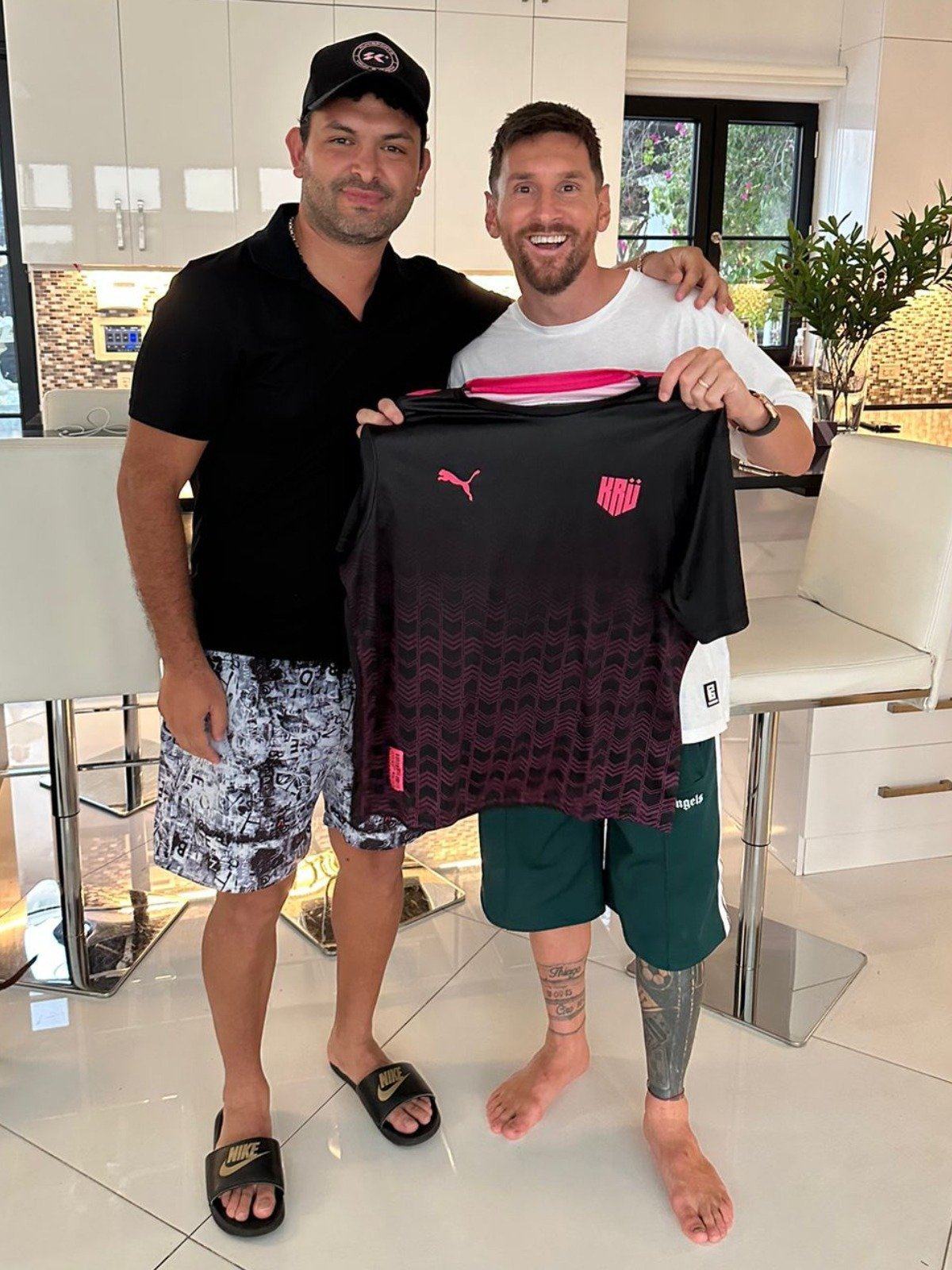 Lionel Messi shows off his new KRU Esports shirt. Photo: Valorant Updates Twitter