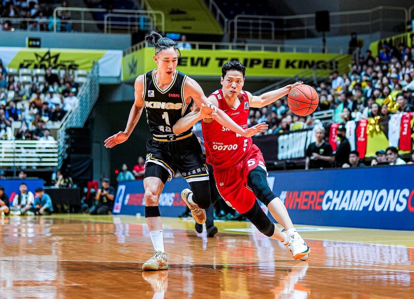 Joseph Lin (left) chipped in 21 points to help the Kings defeat the Knights. Photo: Handout