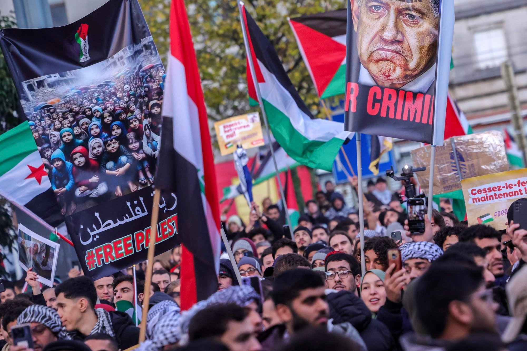 82 arrestados en Londres mientras contramanifestantes interrumpían una manifestación pro palestina