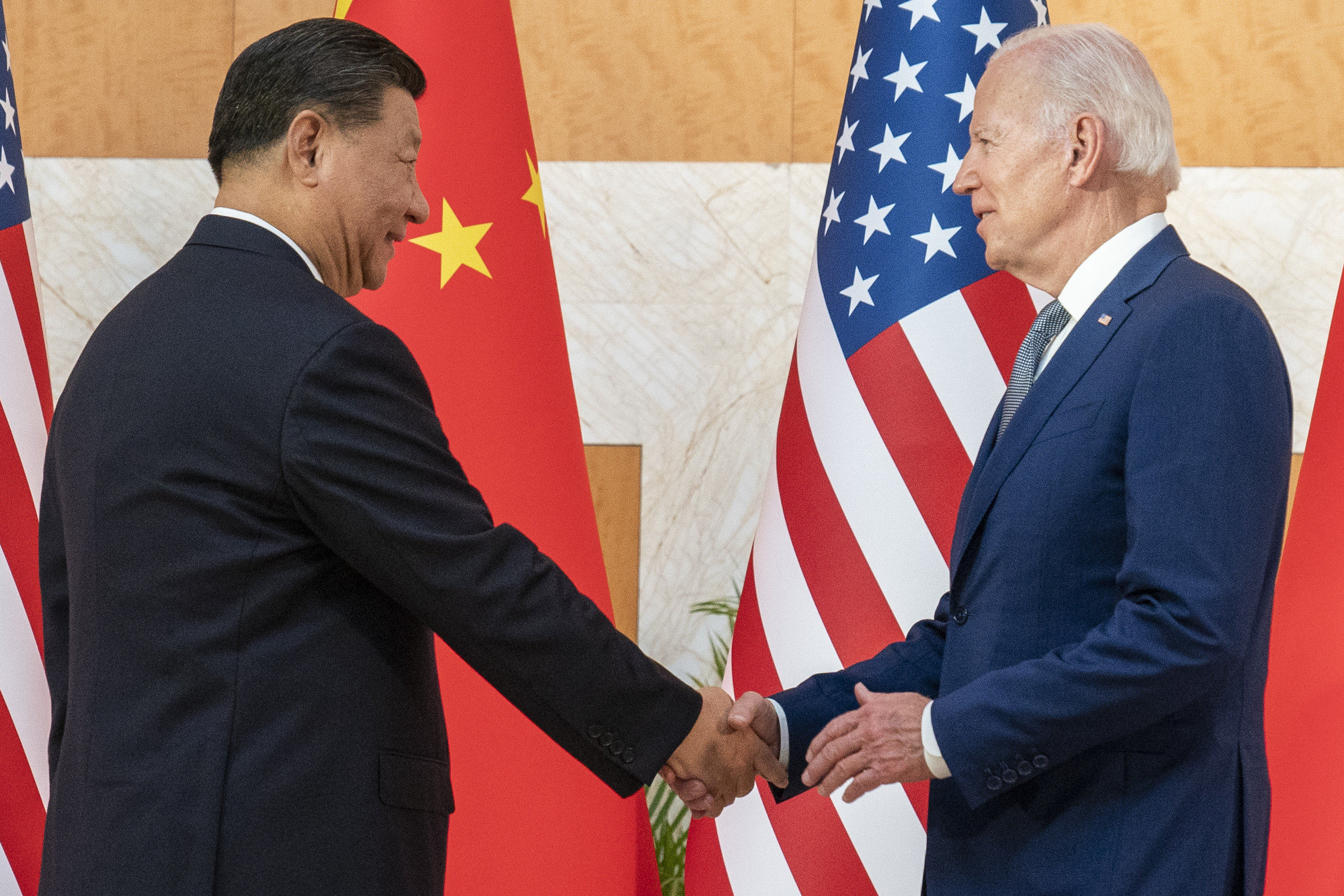 US President Joe Biden, right, and Chinese President Xi Jinping shake hands before a meeting on the sidelines of the G20 summit meeting, on Nov. 14, 2022, in Bali, Indonesia. Photo: AP