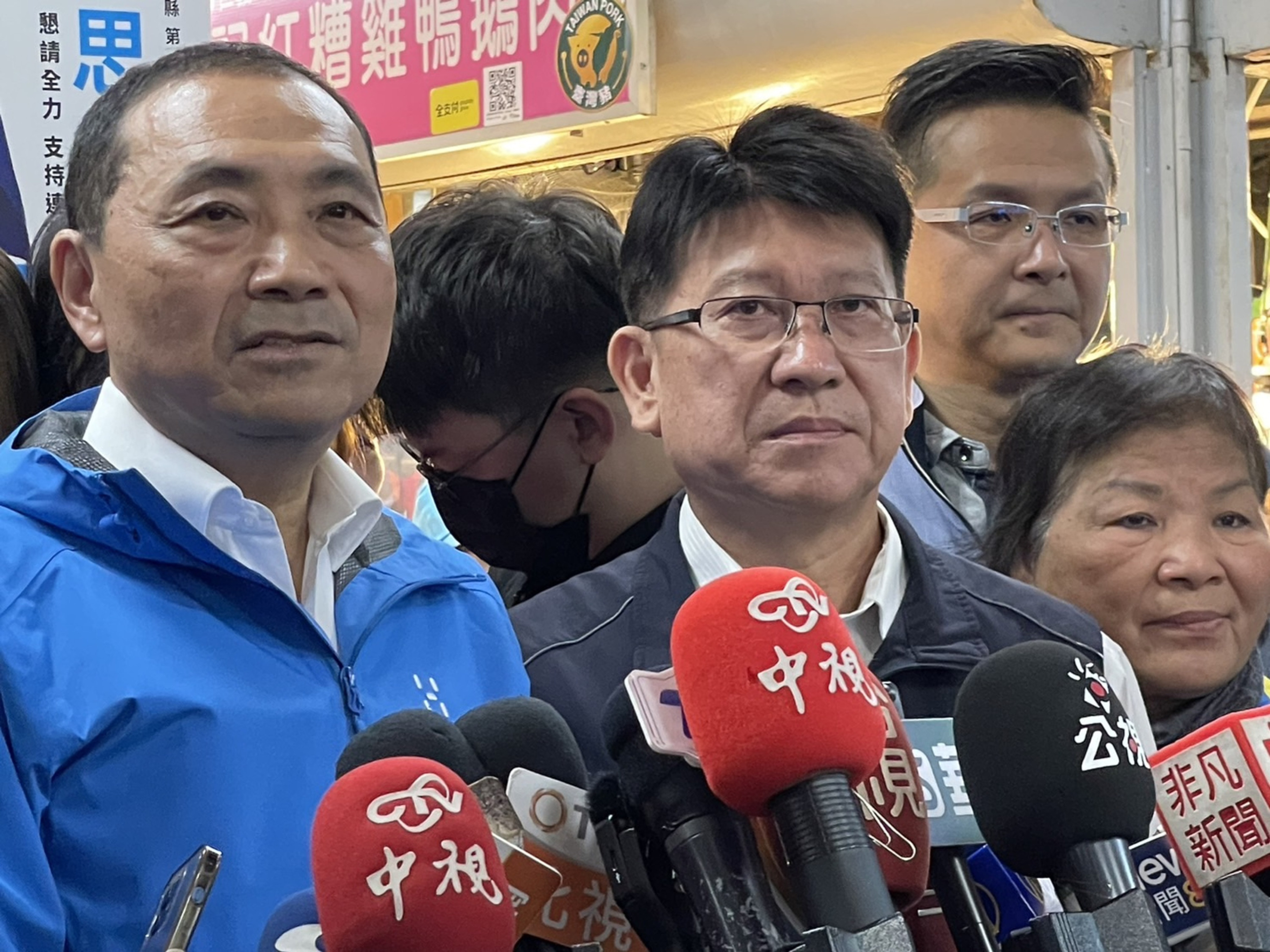 KMT presidential candidate, Hou Yu-ih (left) will be present at Wednesday’s talks on the selection of a candidate. Photo: CNA
