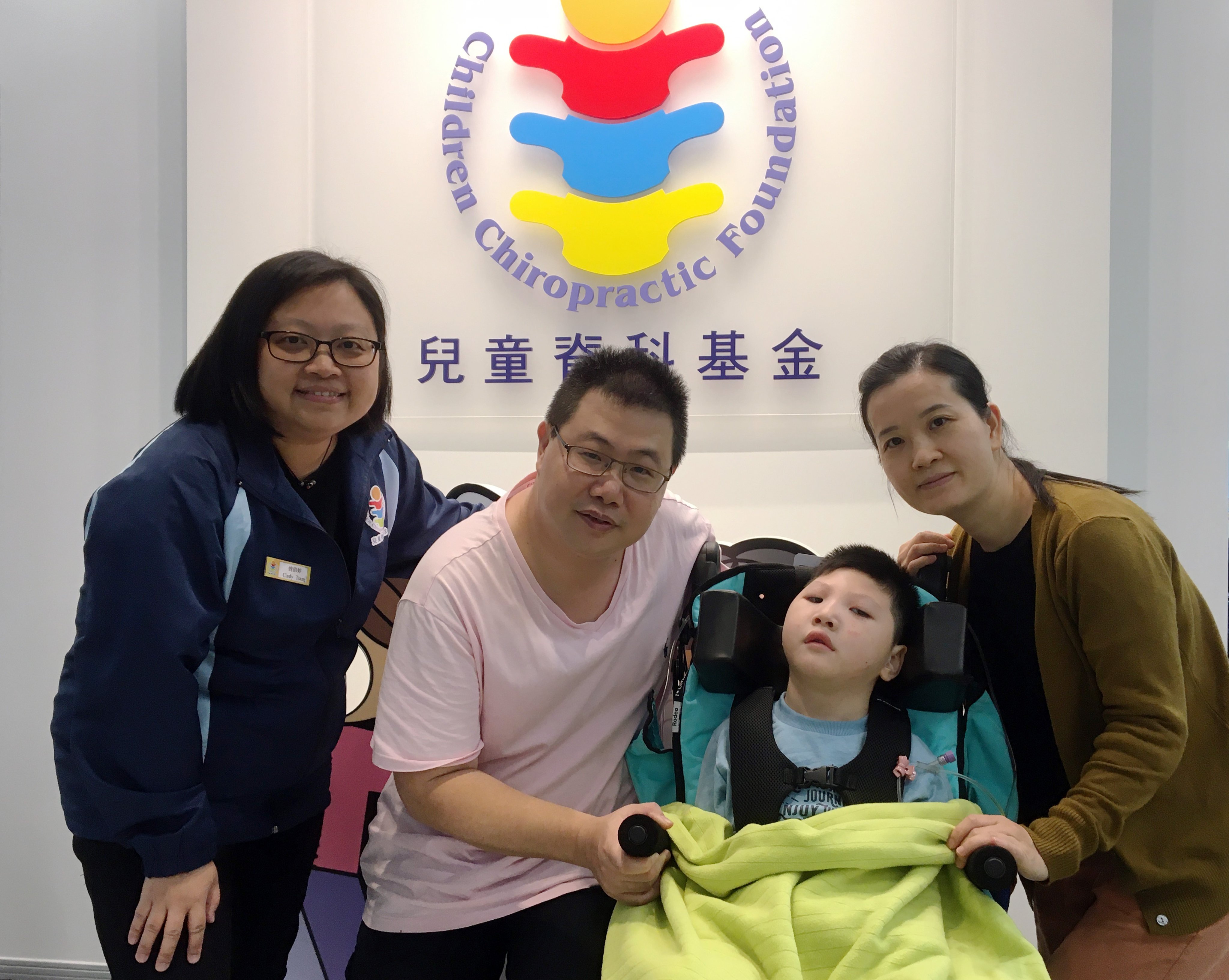 Cindy Tsang (left), chief executive of the Children Chiropractic Foundation, says the charity is able to help families and their children such as “Yau Yau” (second from right) thanks to donations and volunteer work. Photo: Cindy Sui