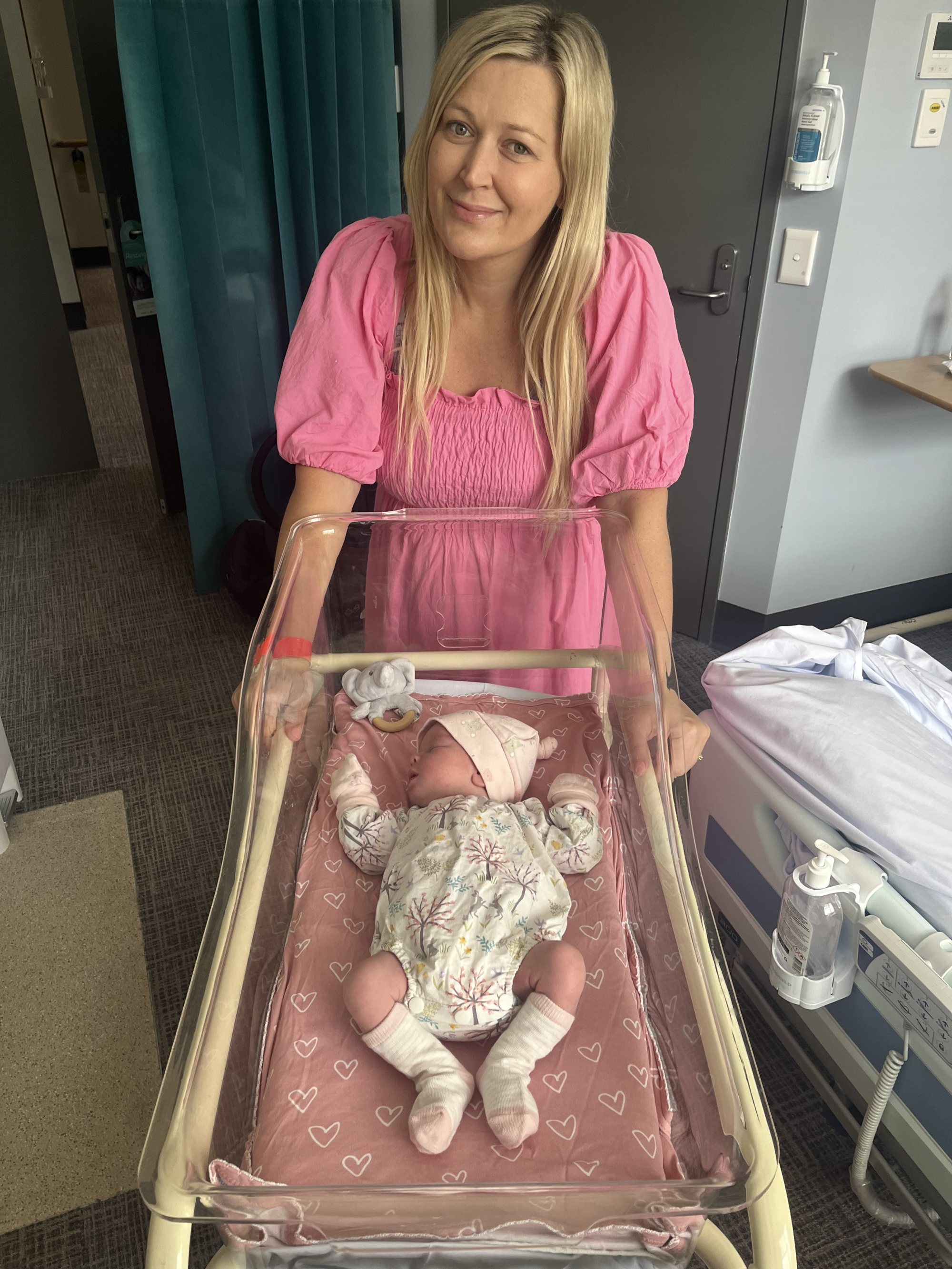 Throwing up, nearly fainting endometriosis affects one in 10 women