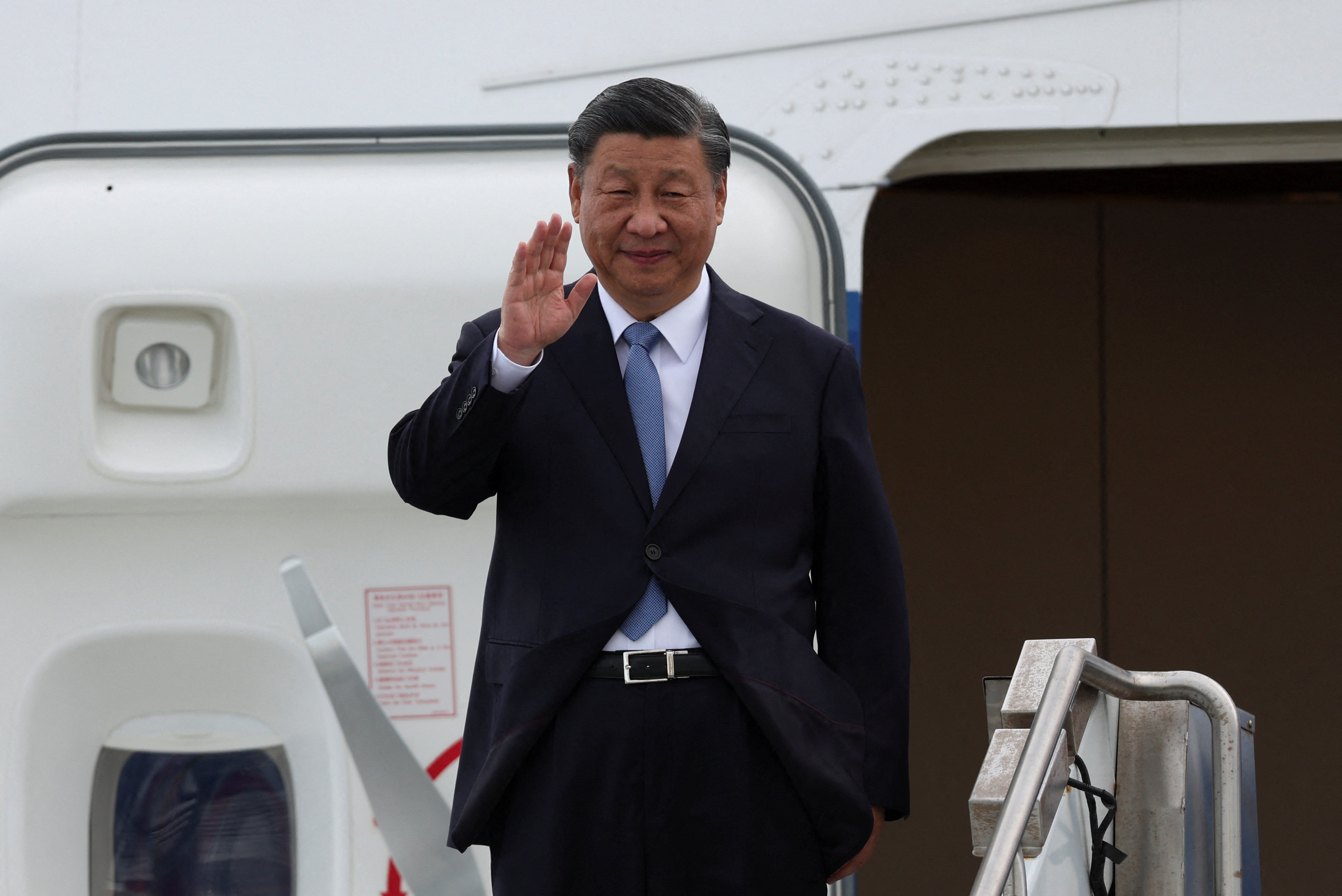 Chinese President Xi Jinping waves as he arrives at San Francisco International Airport on Tuesday. Xi is visiting the US to attend the Asia-Pacific Economic Cooperation summit. Photo: Reuters