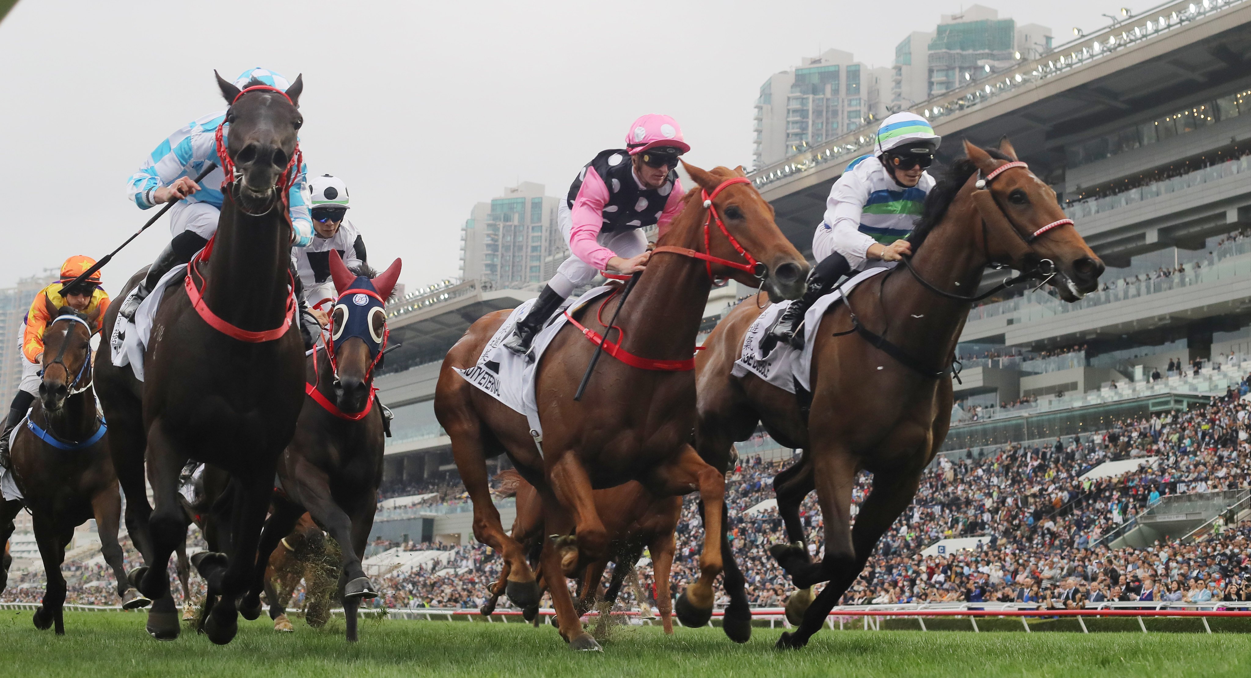 Voyage Bubble (right) gets the better of Beauty Eternal (centre) in last season’s Hong Kong Derby (2,000m). Photo: Kenneth Chan