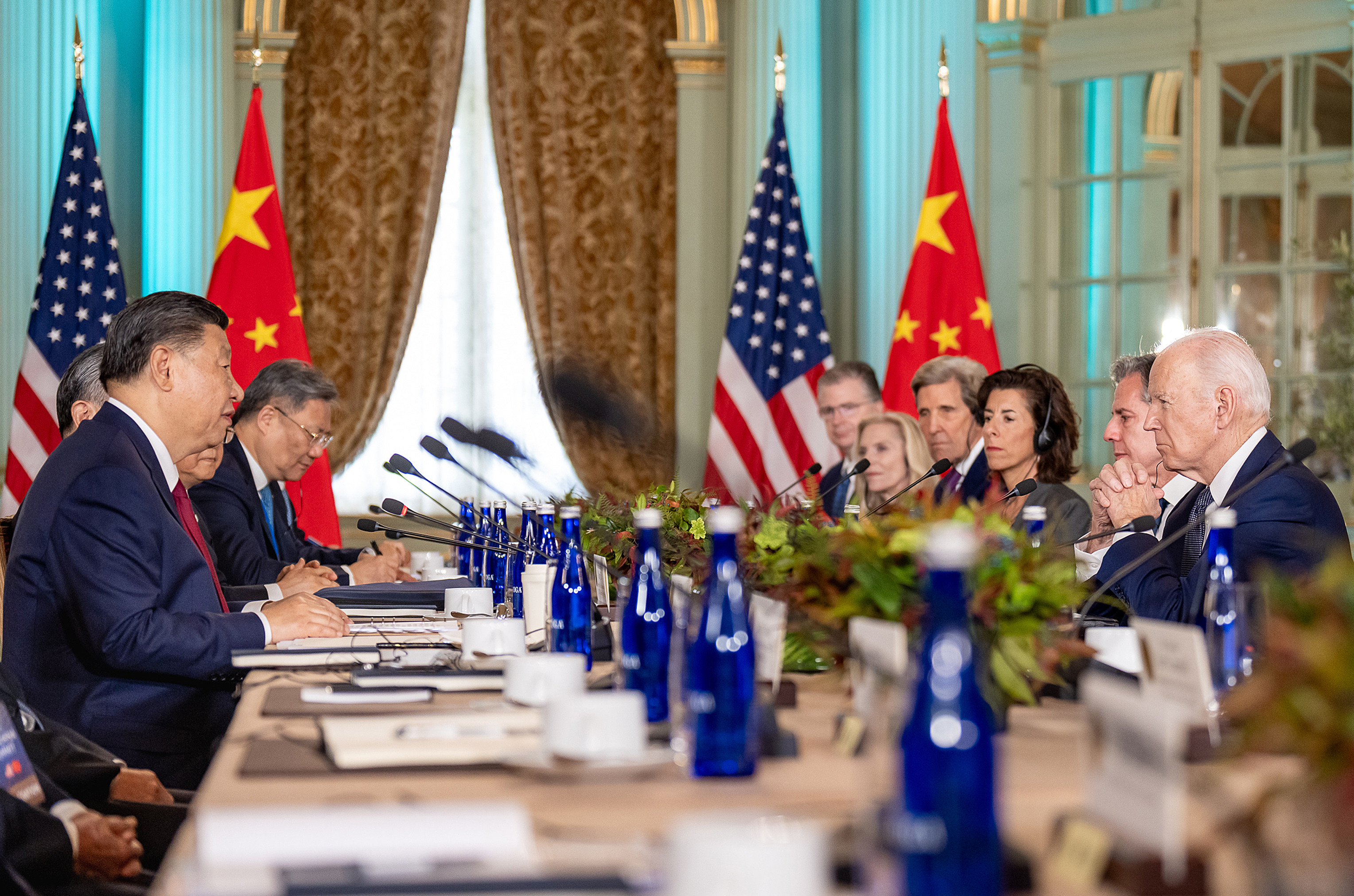 US President Joe Biden (right) meets with Chinese President Xi Jinping at the Filoli Estate in California, US, on November 15, on the sidelines of the Asia-Pacific Economic Cooperation summit. Photo: White House / Zuma Press Wire / dpa