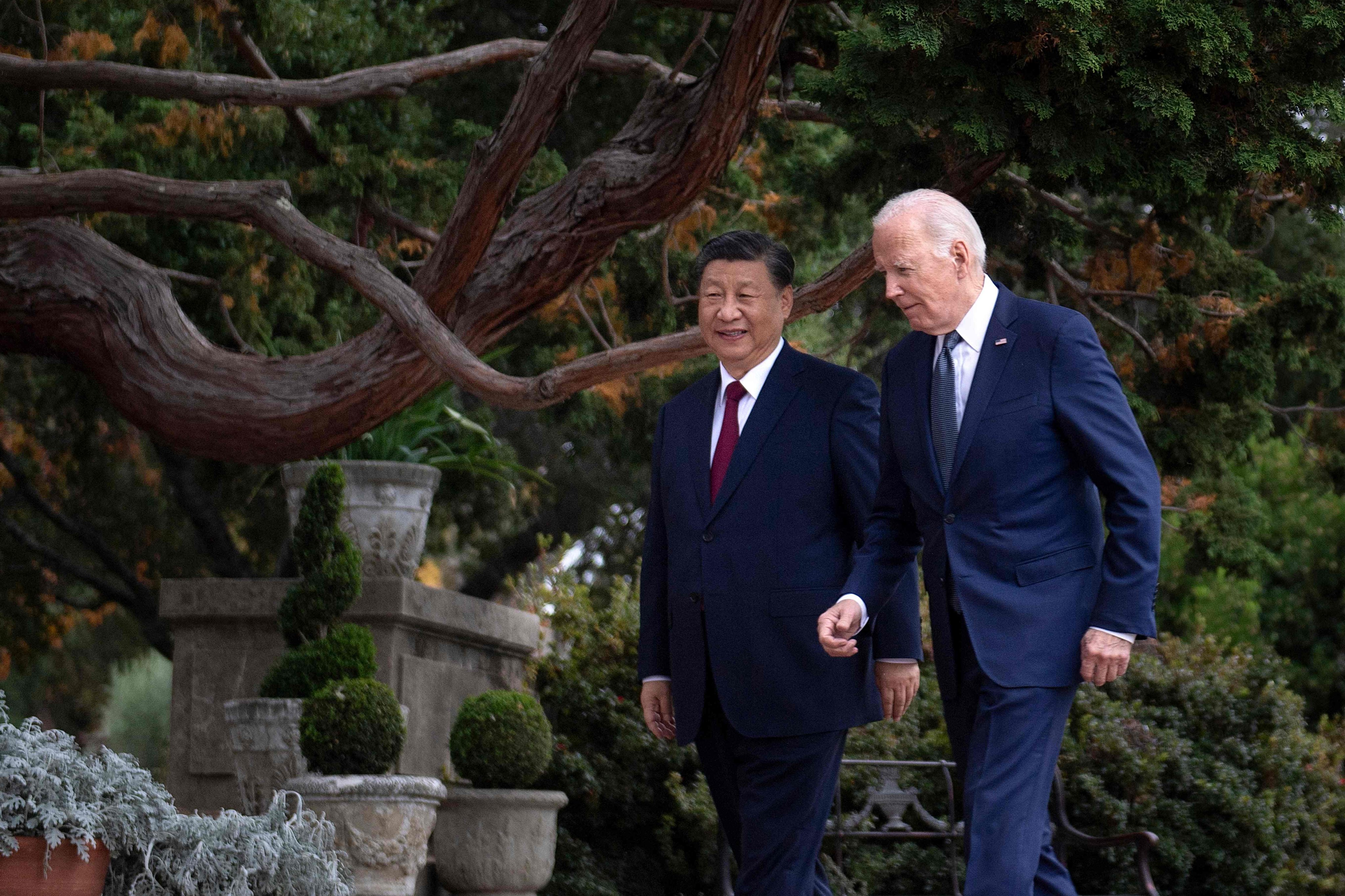 Chinese President Xi Jinping (left) and US President Joe Biden stroll through the gardens at the Filoli estate in Woodside, California on Wednesday. Photo: AFP