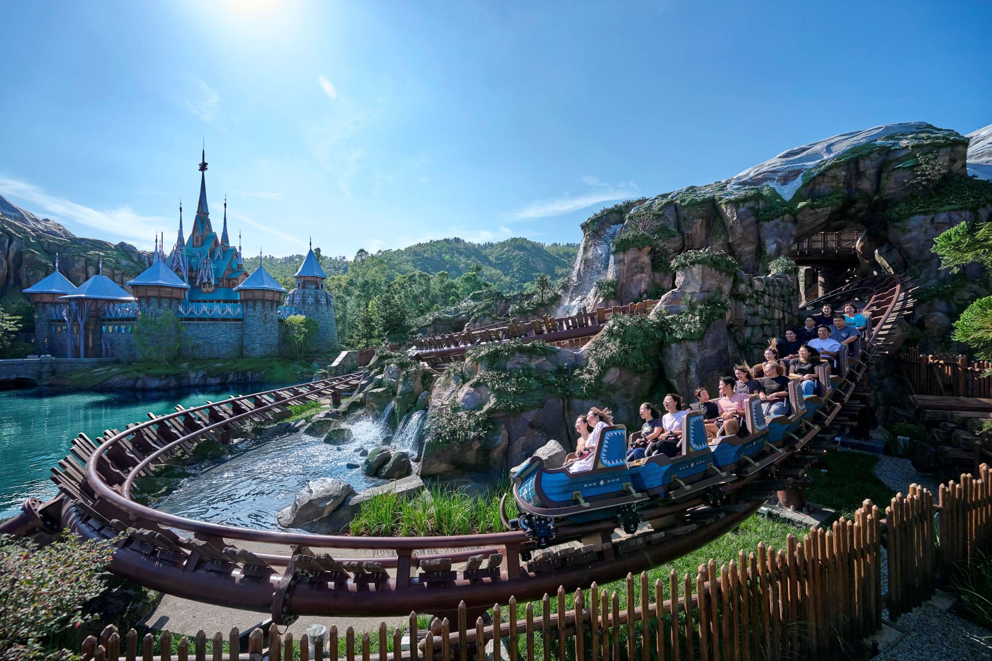 Hong Kong Disneyland unveils new World of Frozen complete with