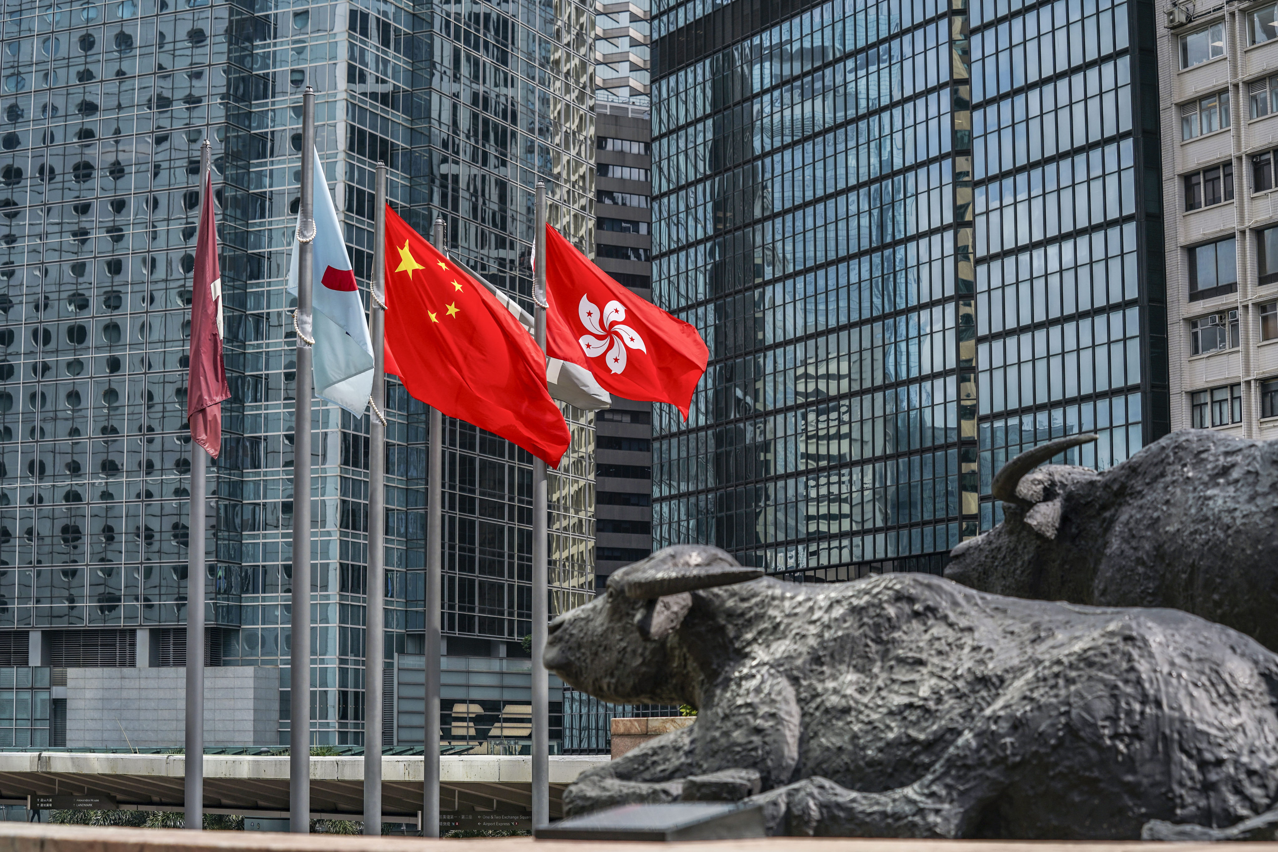 The flag of the Hong Kong Special Administrative Region, right, flies alongside the flag of China outside the Exchange Square complex, which houses the Hong Kong Stock Exchange, on May 29, 2020. Photo: Bloomberg