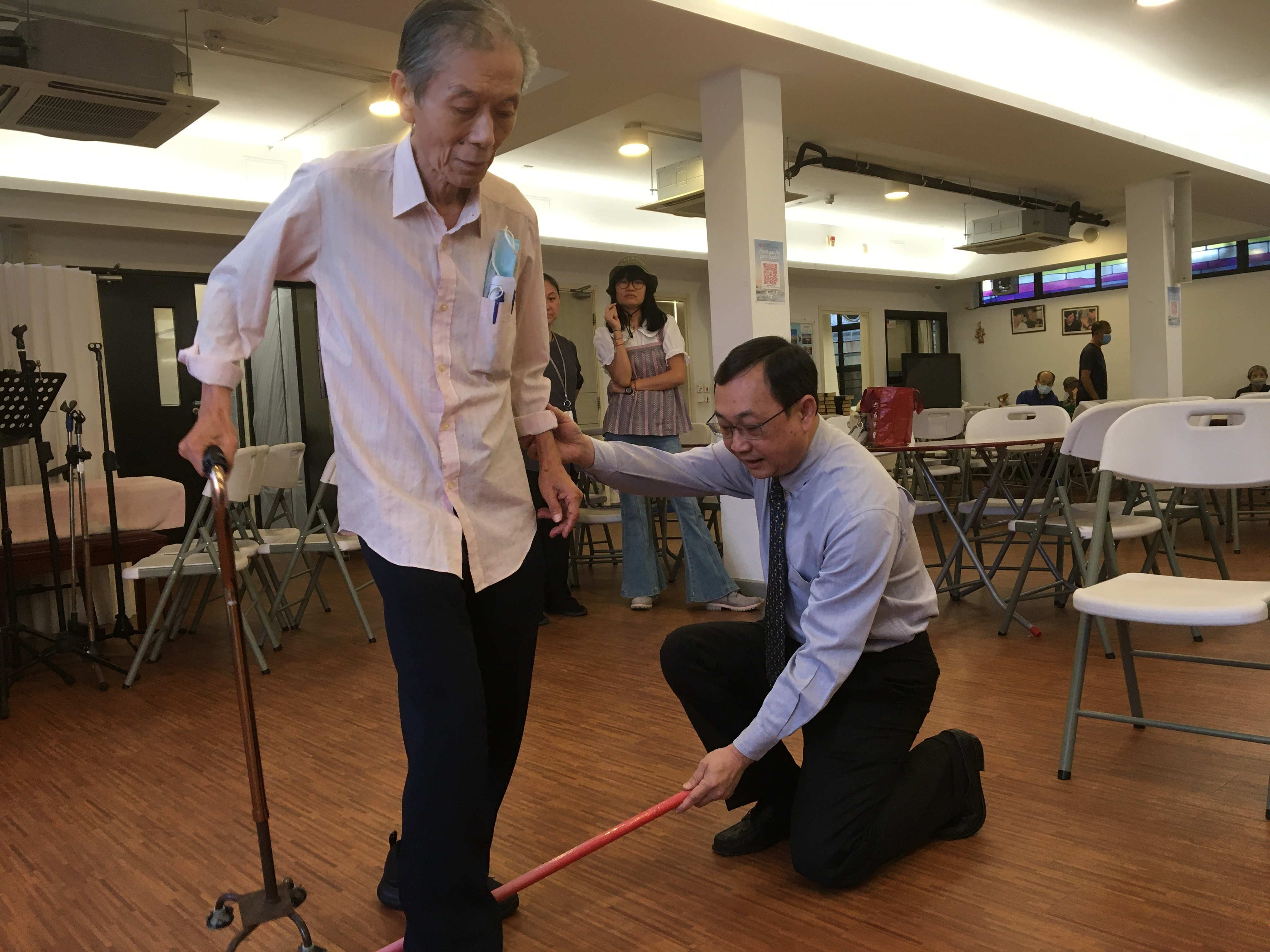 Saint Barnabas’ Society and Home’s chairman Dr Lui Wai-Hee, a specialist in orthopaedics and traumatology, tests an elderly client’s ability to lift his feet. Photo: Cindy Sui