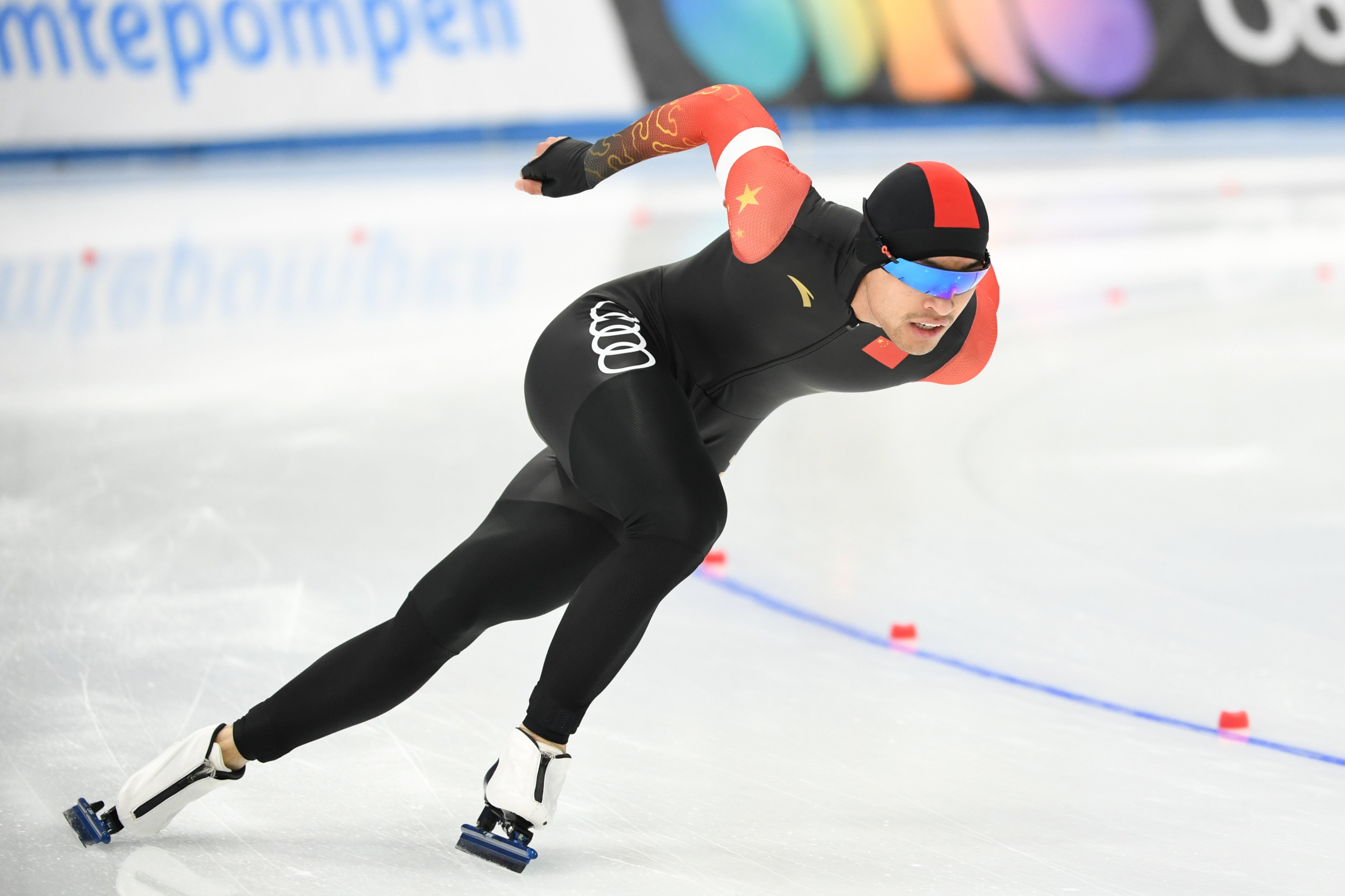 Ning Zhongyan of China won his third medal in the Beijing session of the Speed Skating World Cup. Photo: Xinhua
